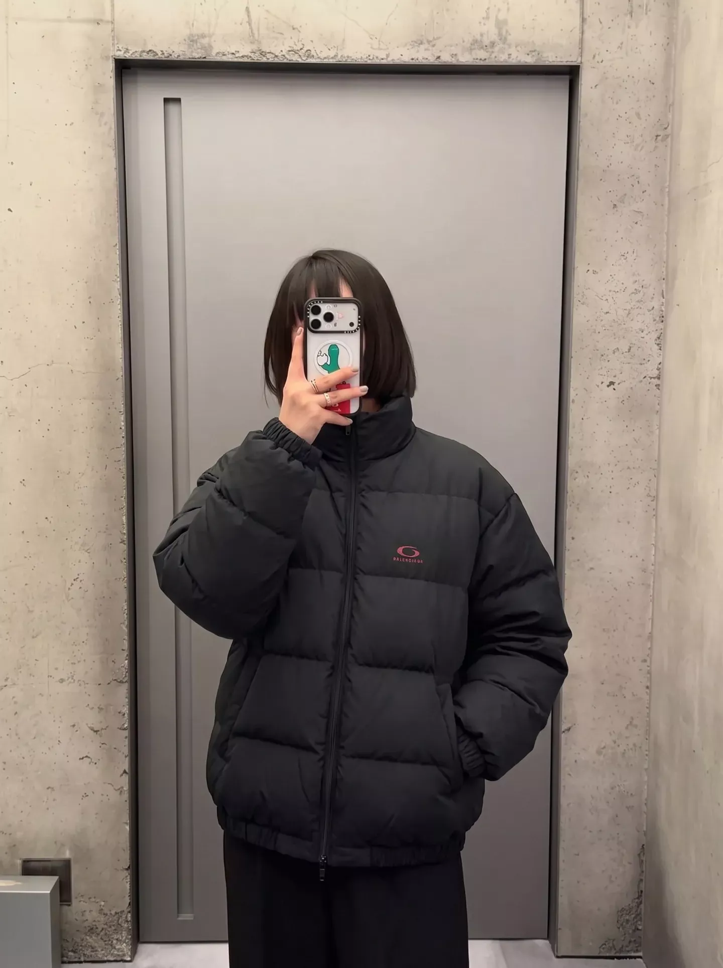 발렌시아가 양면 배색 하이넥 남녀공용 쇼트 패딩 상세 이미지 18