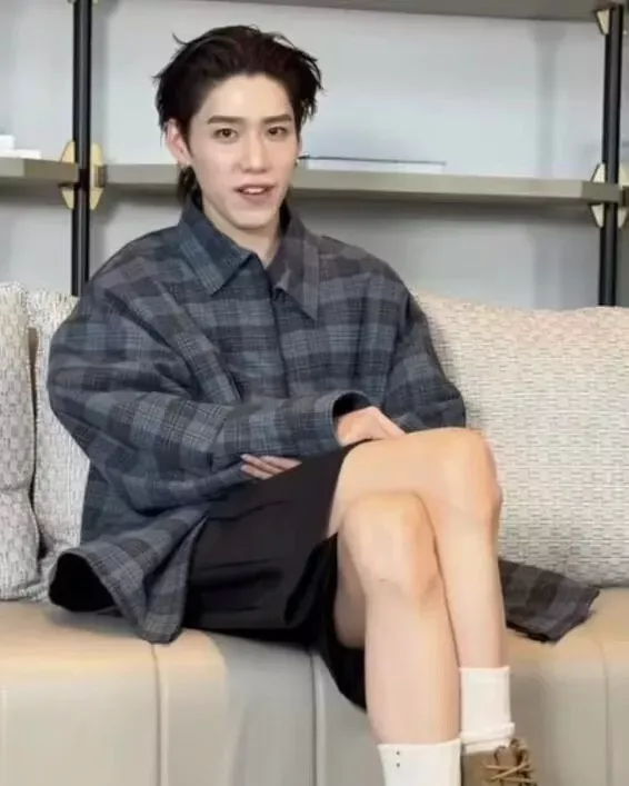 발렌시아가 그린 체크 퀼팅 남녀공용 집업 재킷 상세 이미지 16