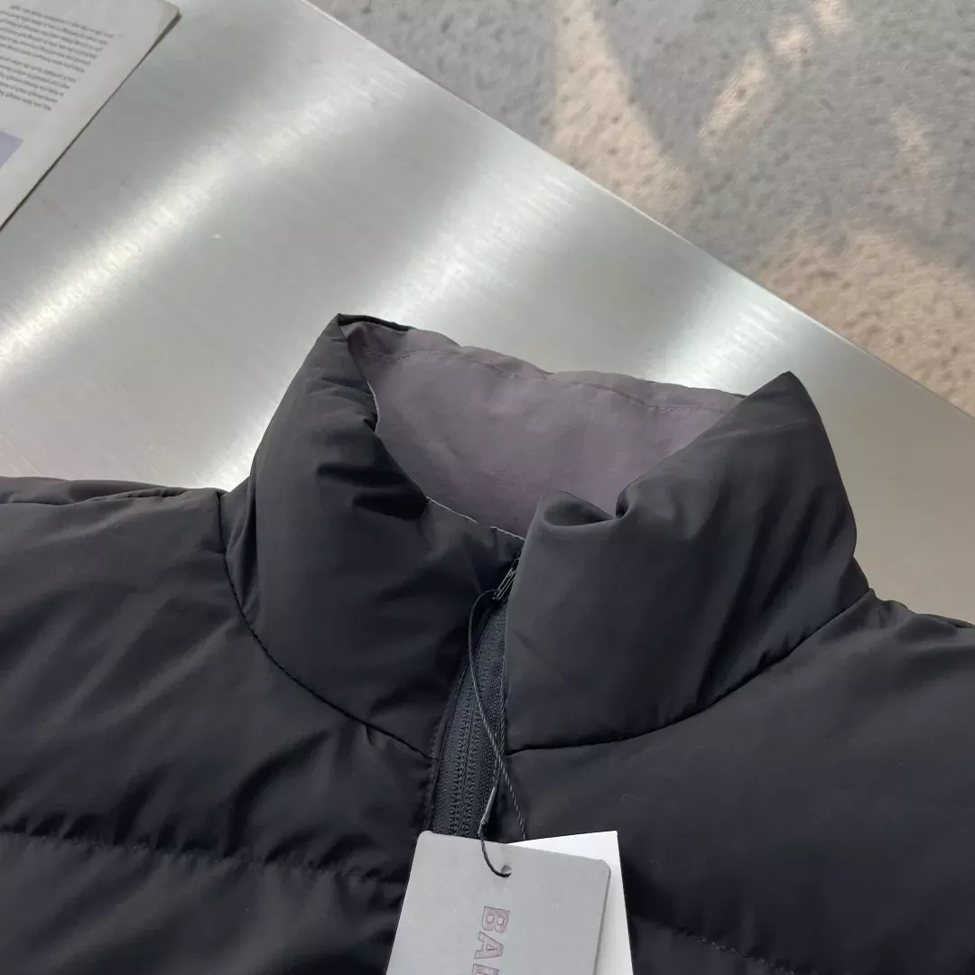발렌시아가 양면 배색 하이넥 남녀공용 쇼트 패딩 상세 이미지 4