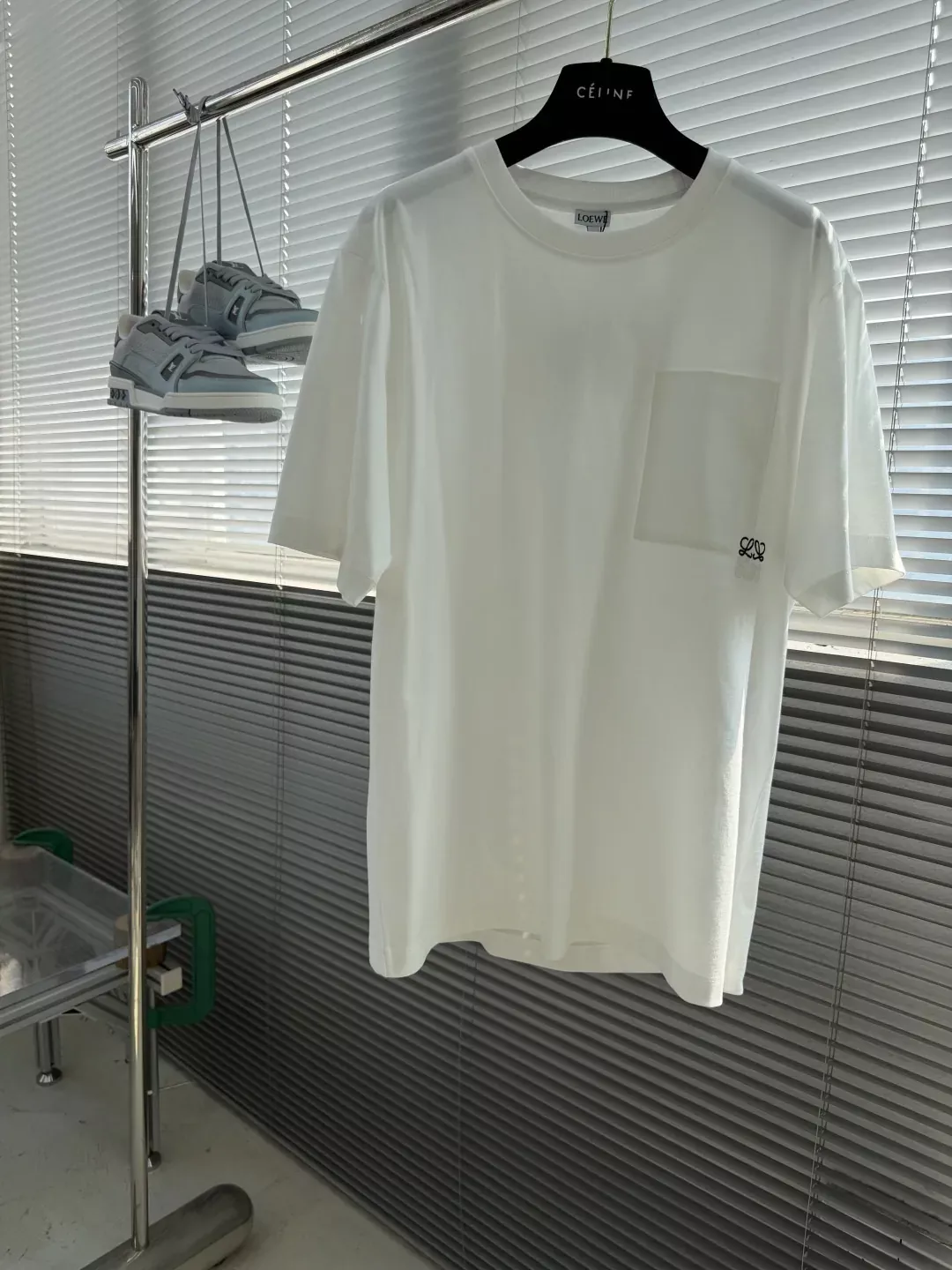 로에베 포켓 자수 루즈핏 남녀공용 반소매 티셔츠 상세 이미지 17