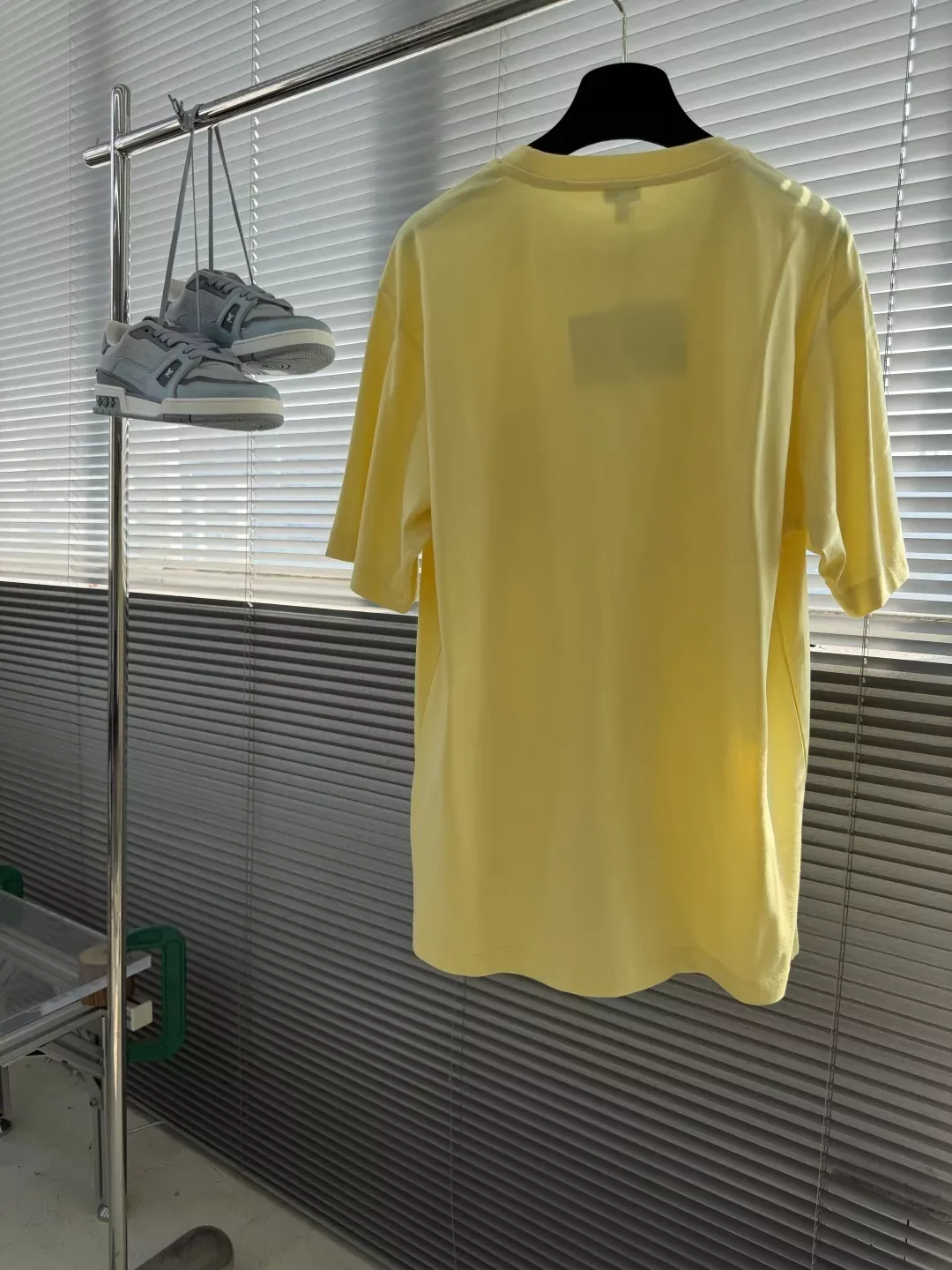 로에베 포켓 자수 루즈핏 남녀공용 반소매 티셔츠 상세 이미지 3