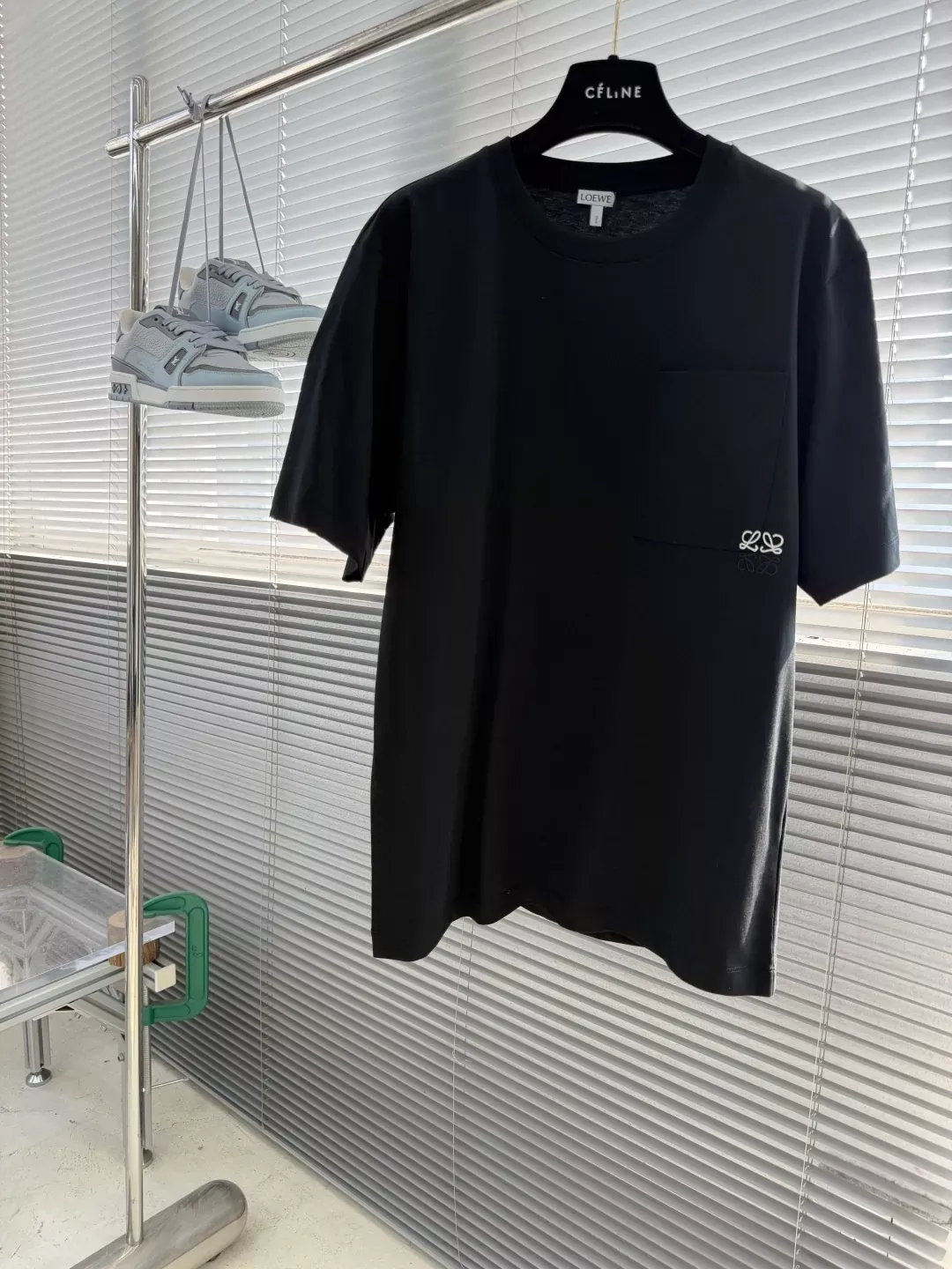 로에베 포켓 자수 루즈핏 남녀공용 반소매 티셔츠 상세 이미지 9