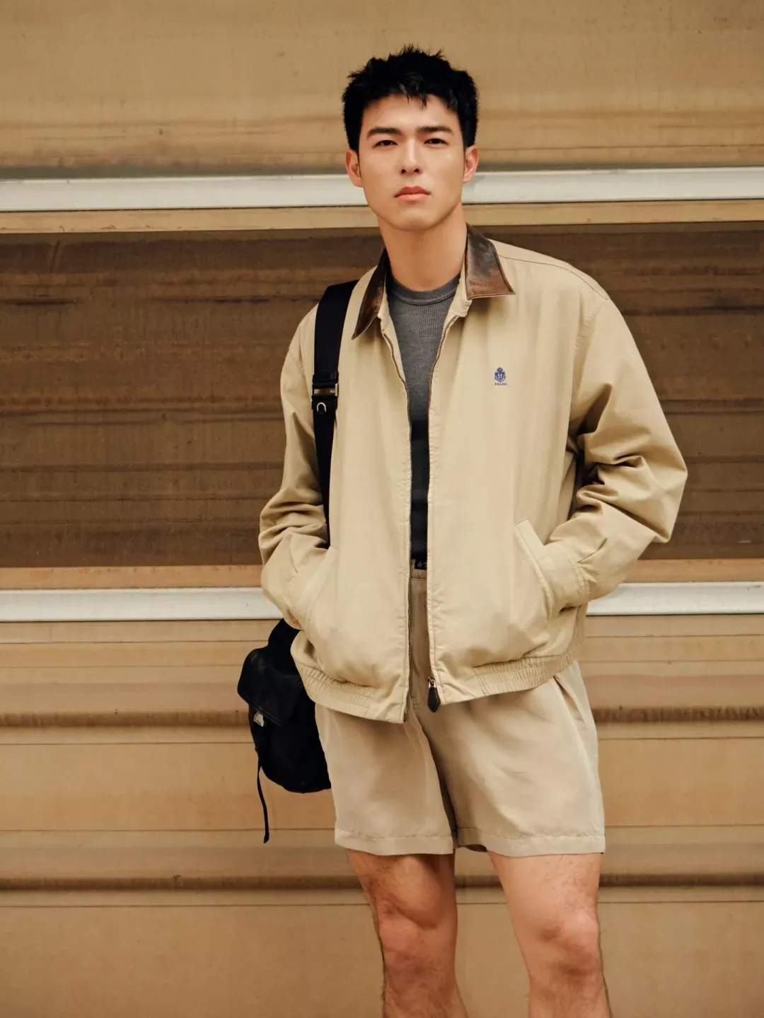 프라다 자수 가죽 카라 집업 남녀공용 집업 재킷 상세 이미지 13
