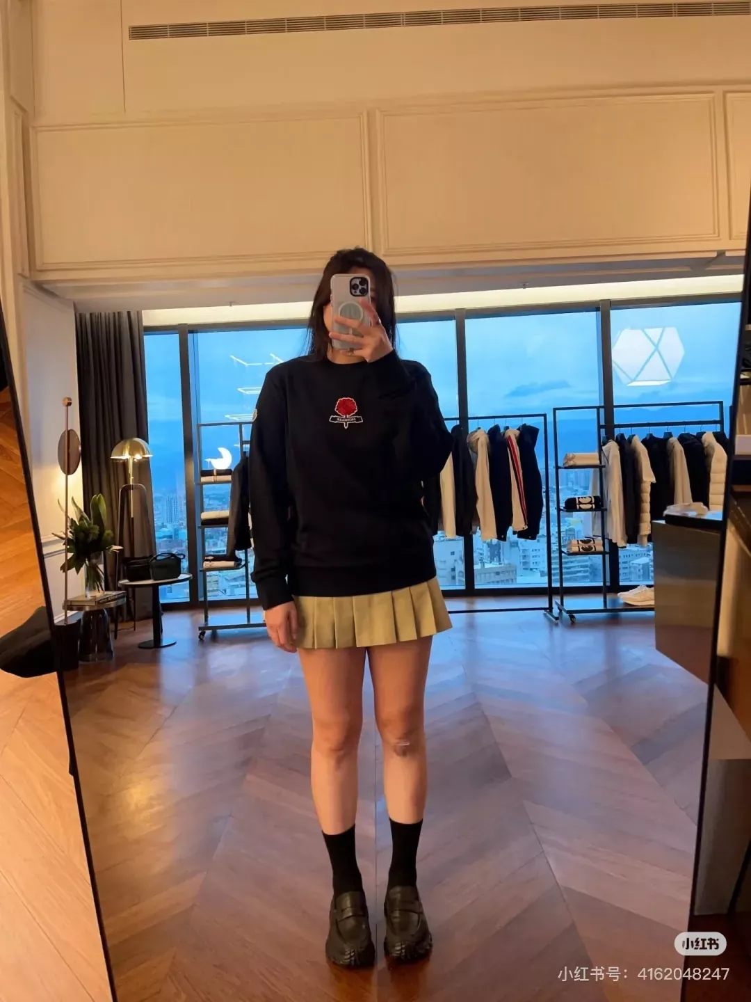 몽클레어 플라워 자수 패치 남녀공용 맨투맨 티셔츠 상세 이미지 12