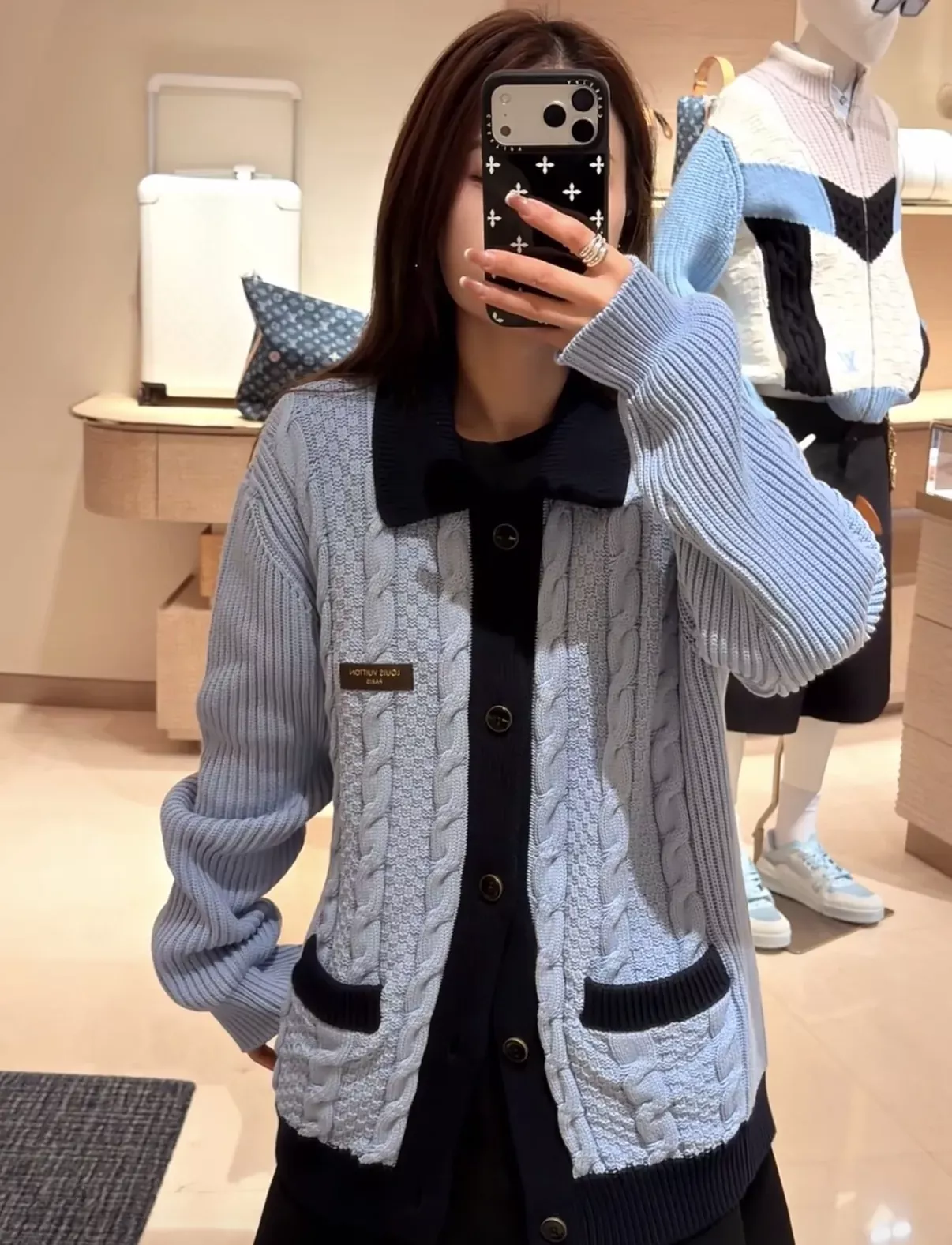 루이비통 꽈배기 배색 카라 긴소매 가디건 상세 이미지 16