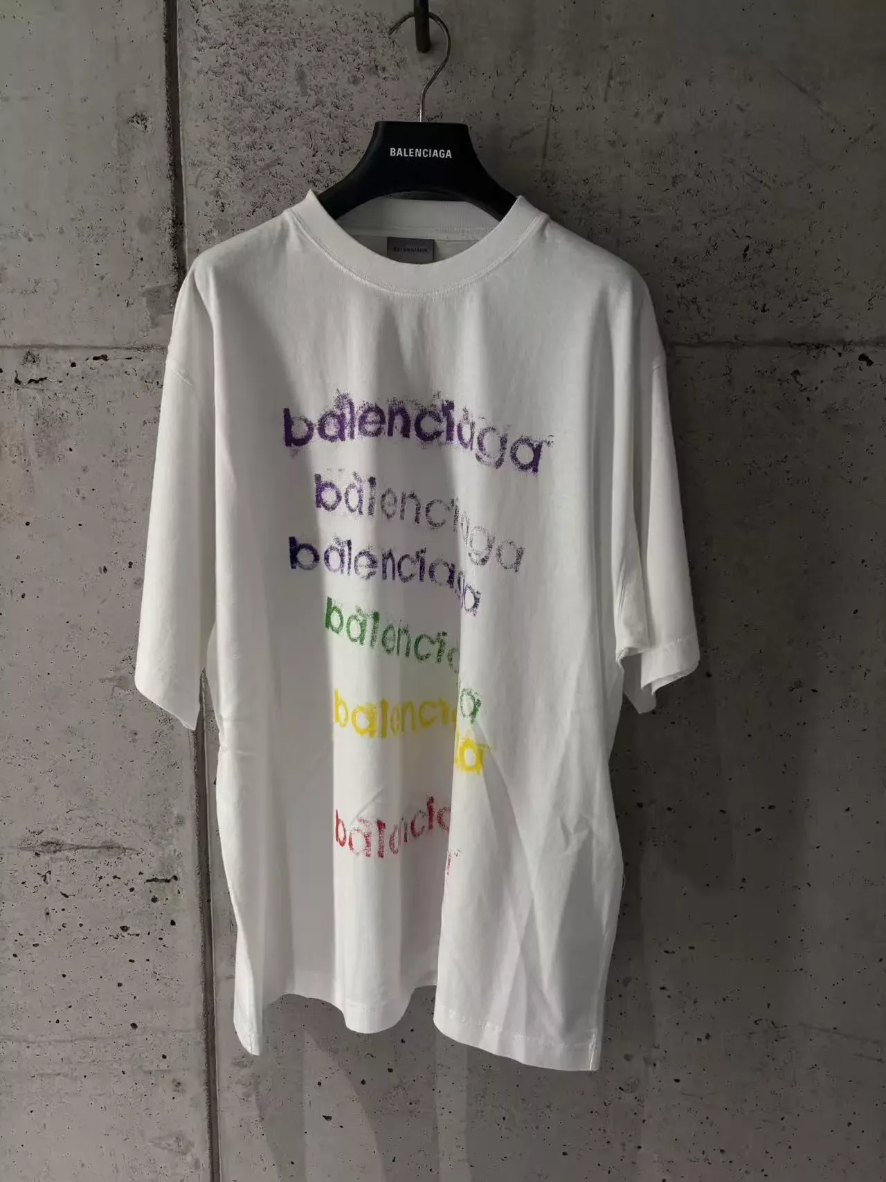 발렌시아가 프린트 로고 루즈핏 남녀공용 반소매 티셔츠 상세 이미지 9
