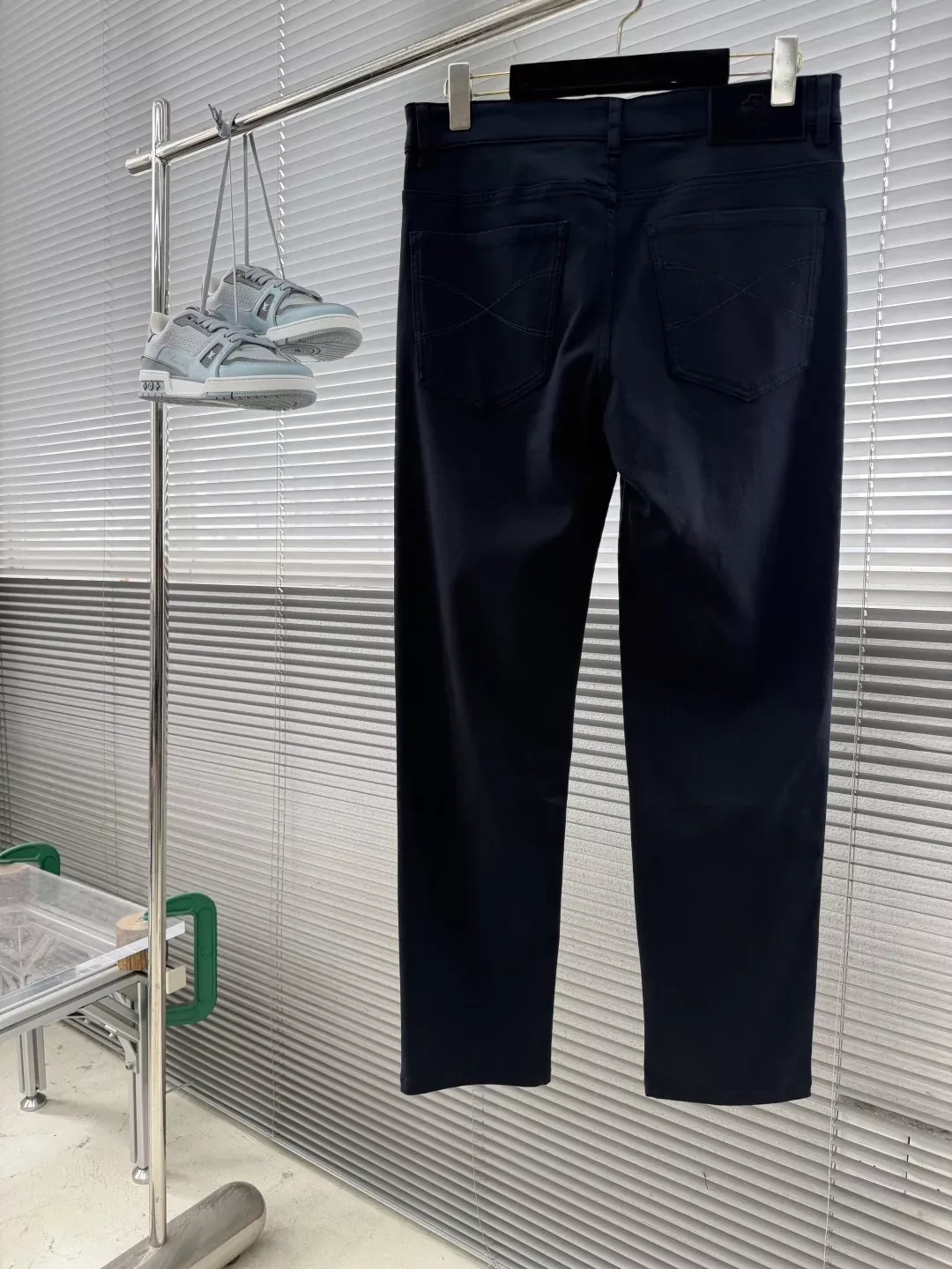 브루넬로쿠치넬리 자수 포인트 스트레이트 남녀공용 캐쥬얼 팬츠 상세 이미지 2