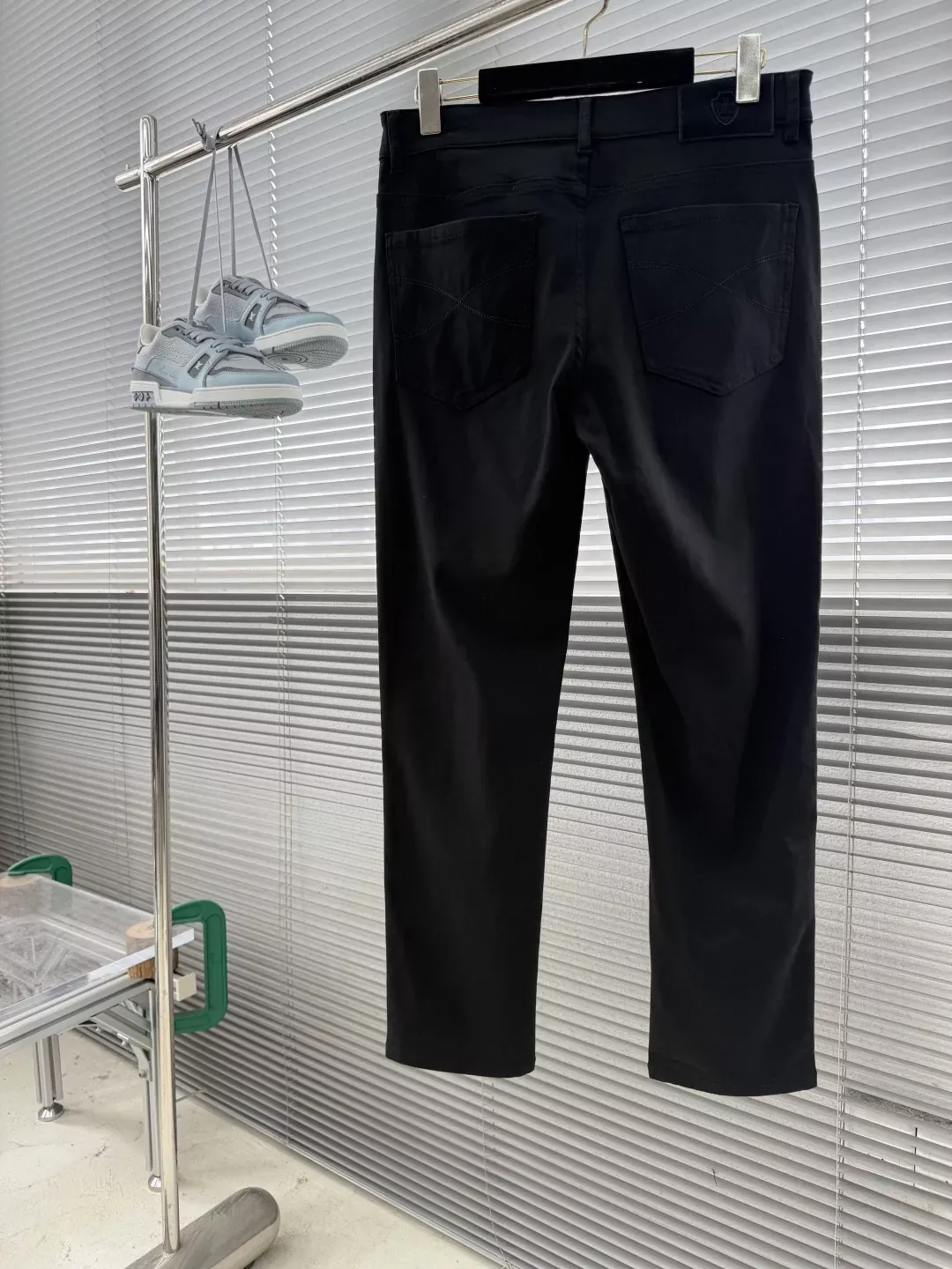 브루넬로쿠치넬리 자수 포인트 코튼 블렌드 남녀공용 캐쥬얼 팬츠 상세 이미지 2