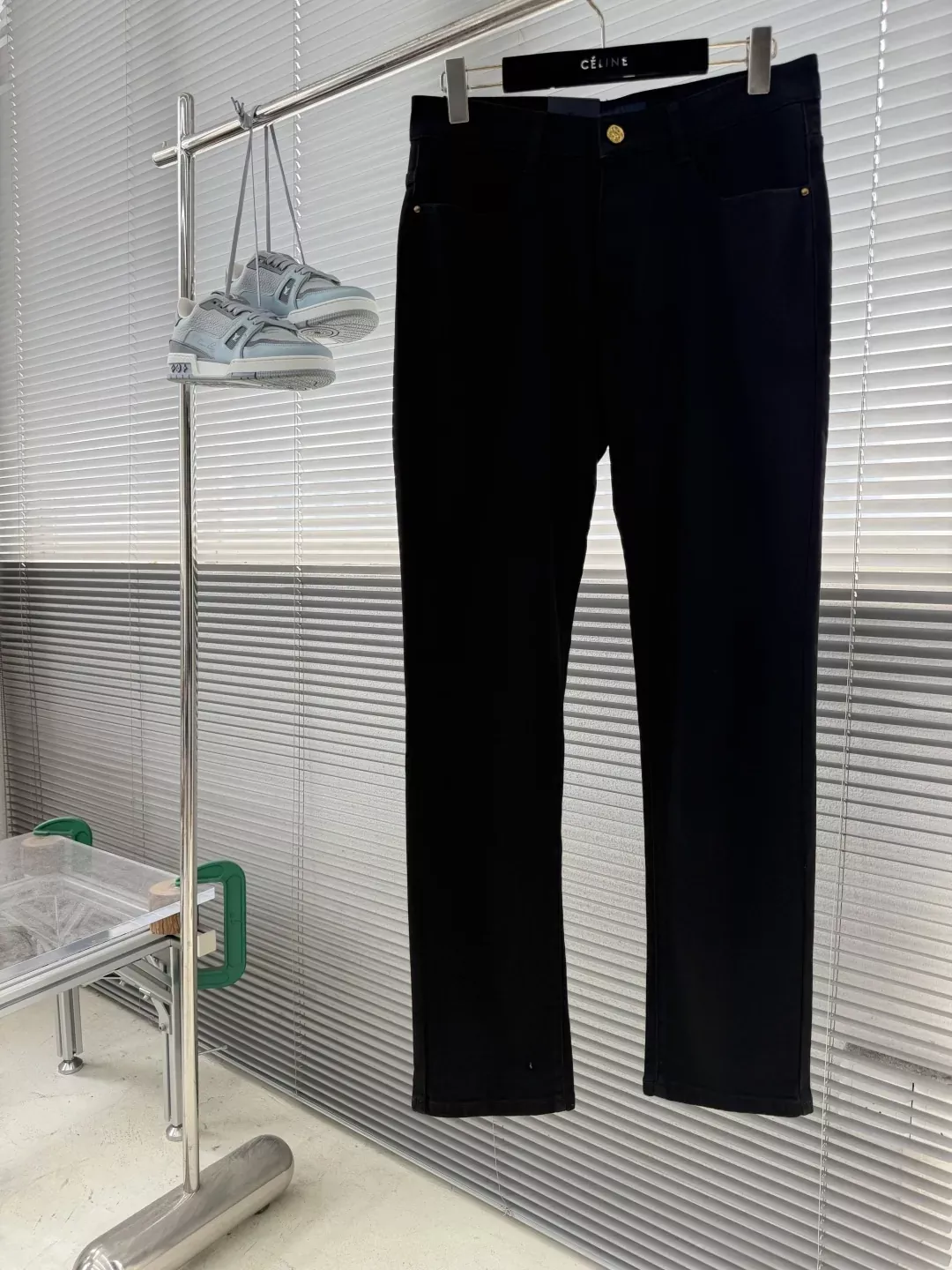 루이비통 워싱 스트레치 일자핏 남녀공용 데님 팬츠 상세 이미지 1