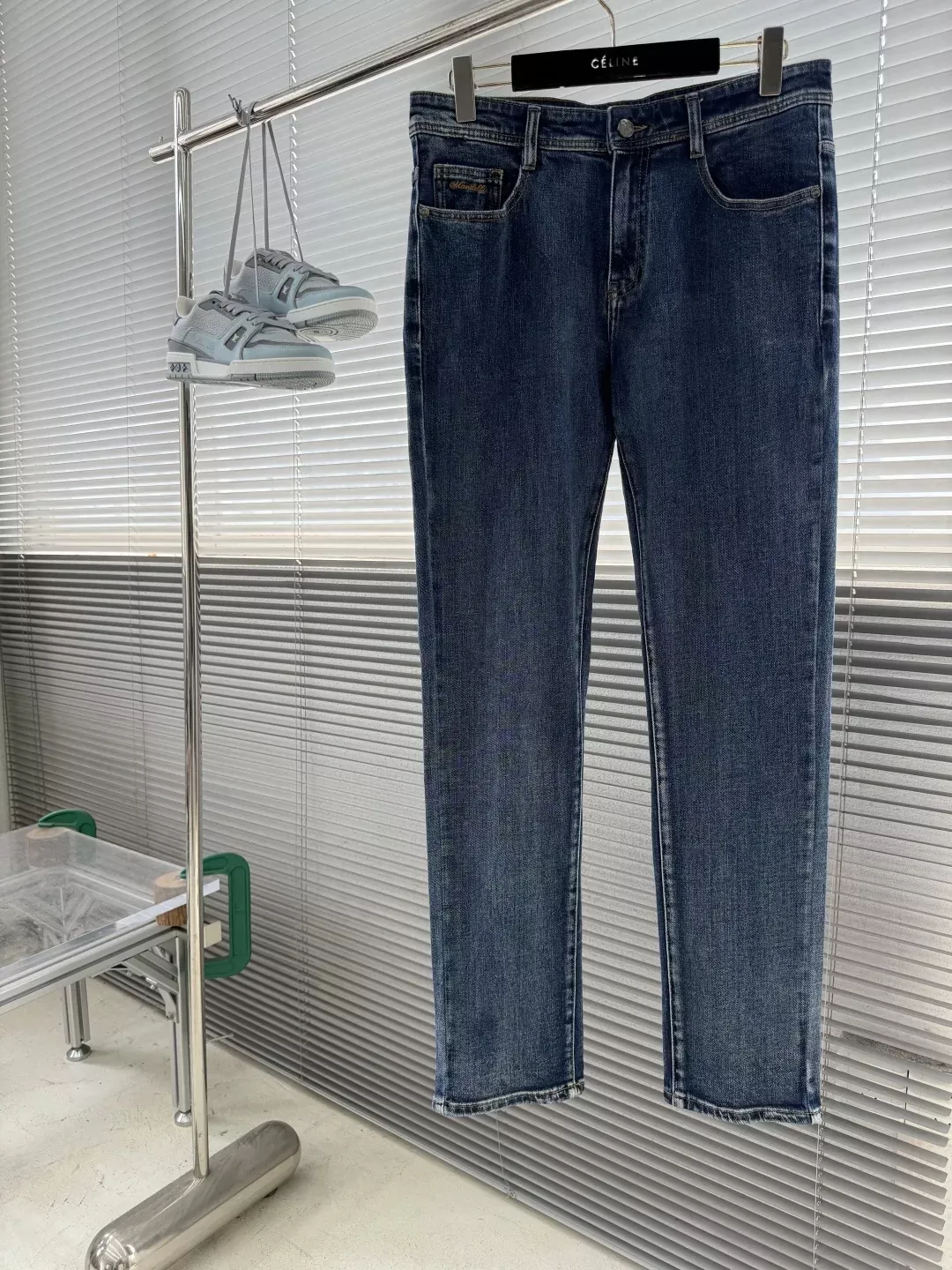 만델리 자수 디테일 워싱 남녀공용 데님 팬츠 상세 이미지 1