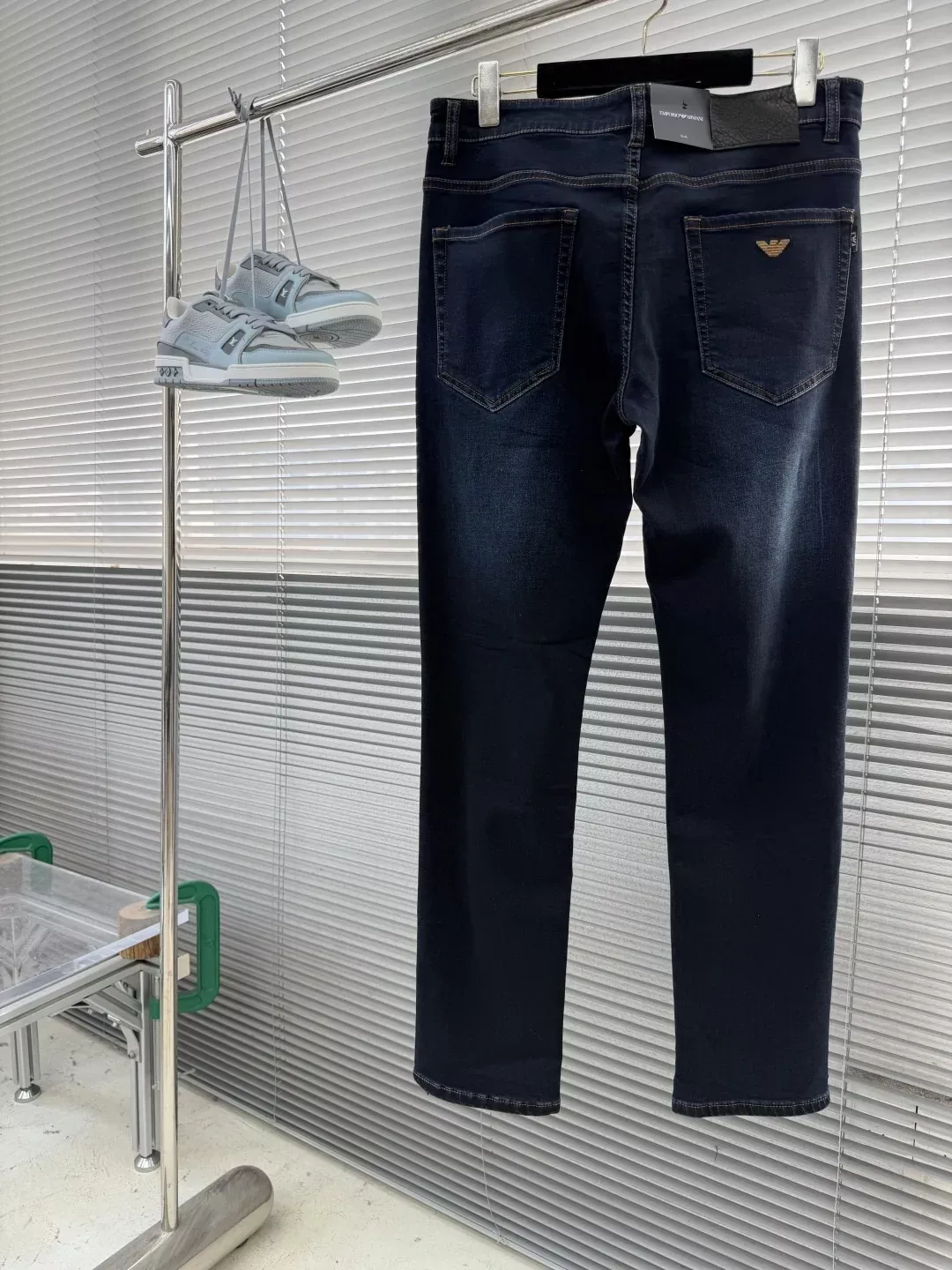 아르마니 워싱 스트레이트 데님 팬츠 상세 이미지 2
