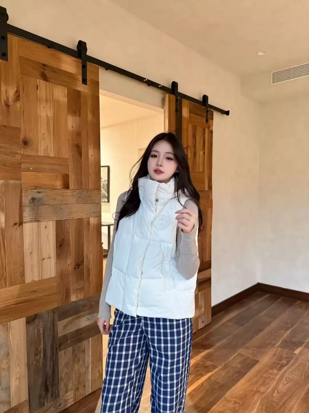 캐나다구스 후드 하이넥 패딩 여성용 패딩 조끼 상세 이미지 25