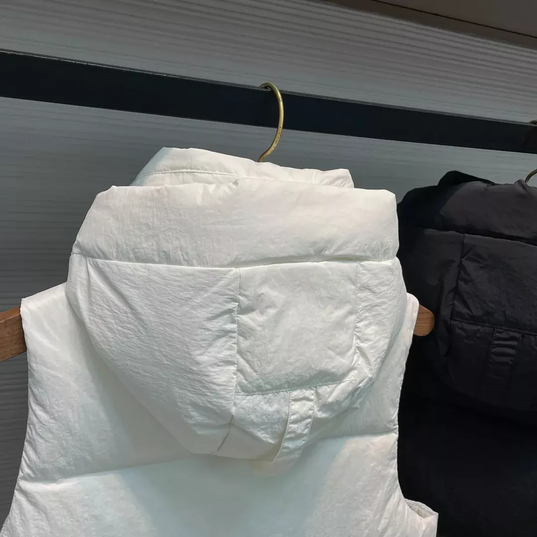 캐나다구스 후드 하이넥 패딩 여성용 패딩 조끼 상세 이미지 9