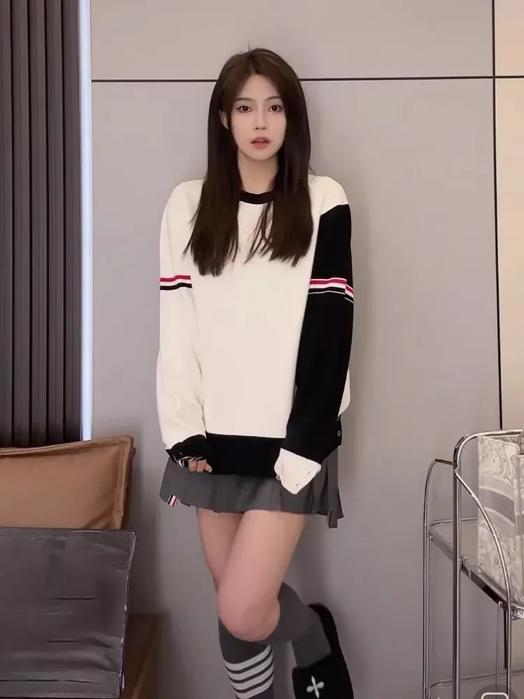 톰브라운 삼색 완장 배색 라운드 남녀공용 긴소매 니트 상세 이미지 27