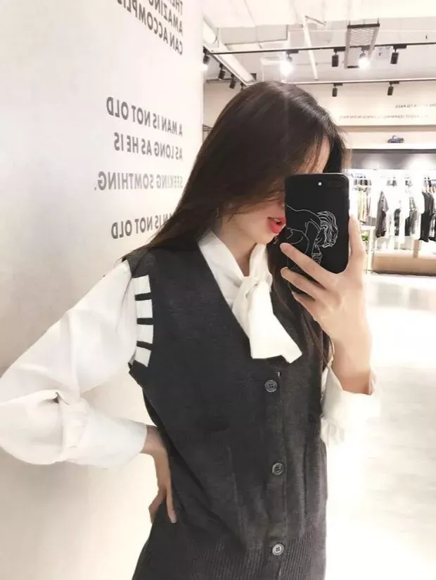 톰브라운 캐시미어 혼방 브이넥 남녀공용 민소매 가디건 상세 이미지 35