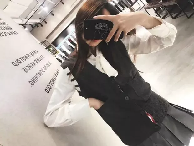 톰브라운 캐시미어 혼방 브이넥 남녀공용 민소매 가디건 상세 이미지 37