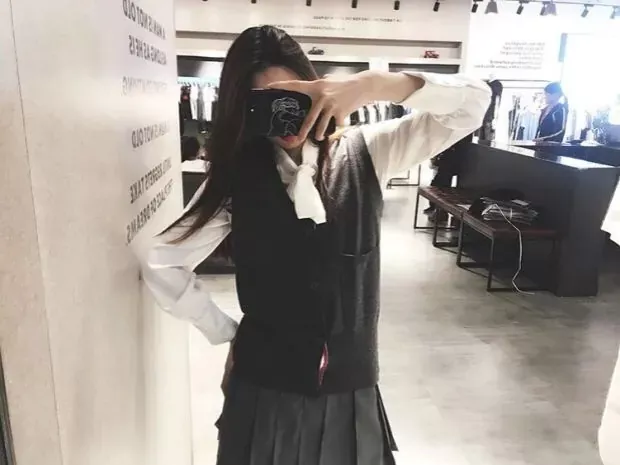톰브라운 캐시미어 혼방 브이넥 남녀공용 민소매 가디건 상세 이미지 40