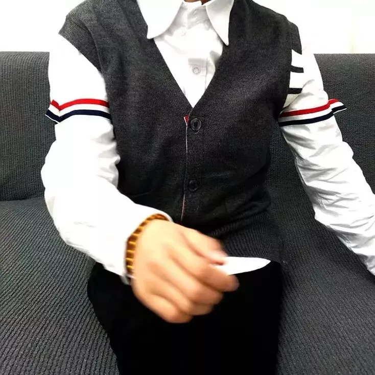 톰브라운 캐시미어 혼방 브이넥 남녀공용 민소매 가디건 상세 이미지 43