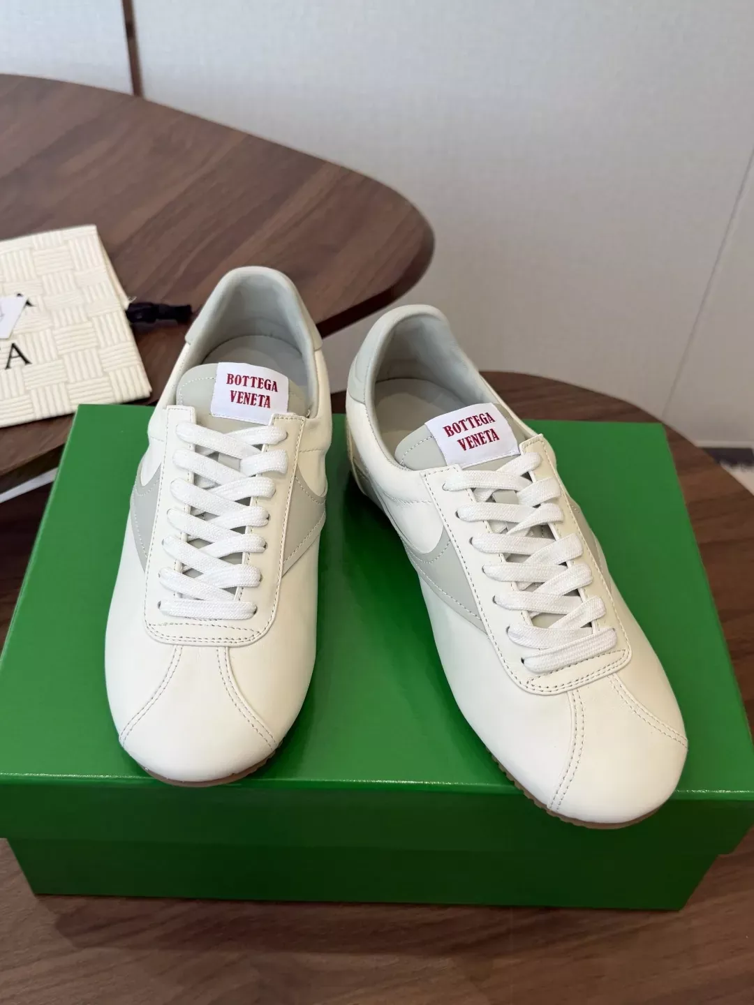 보테가베네타 스웨이드 복고 운동화 여성용 레이스 로우탑 상세 이미지 4