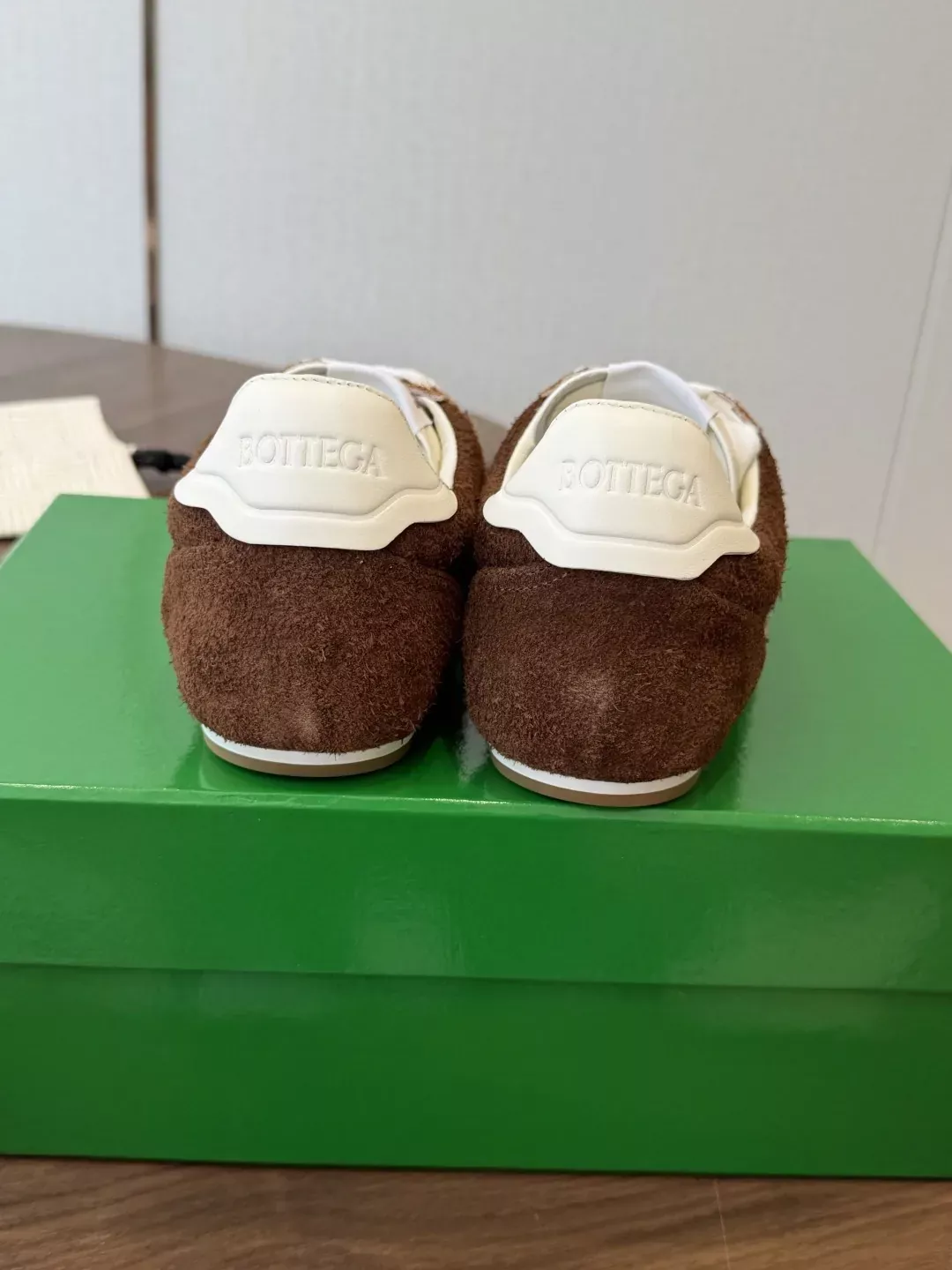 보테가베네타 스웨이드 복고풍 여성용 레이스 로우탑 상세 이미지 8