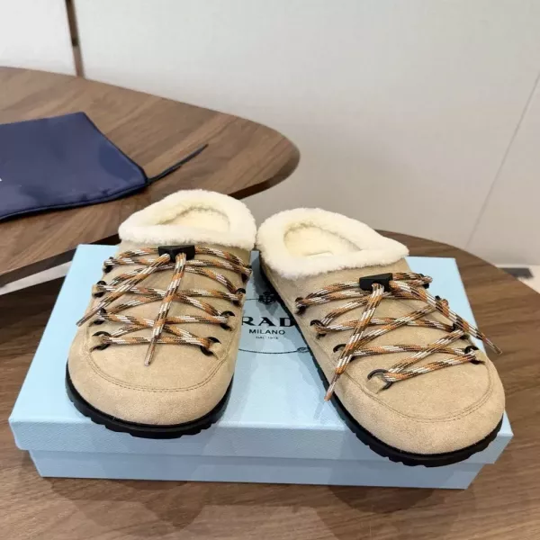 프라다 양모 안감 가죽 여성용 클로그 뮬