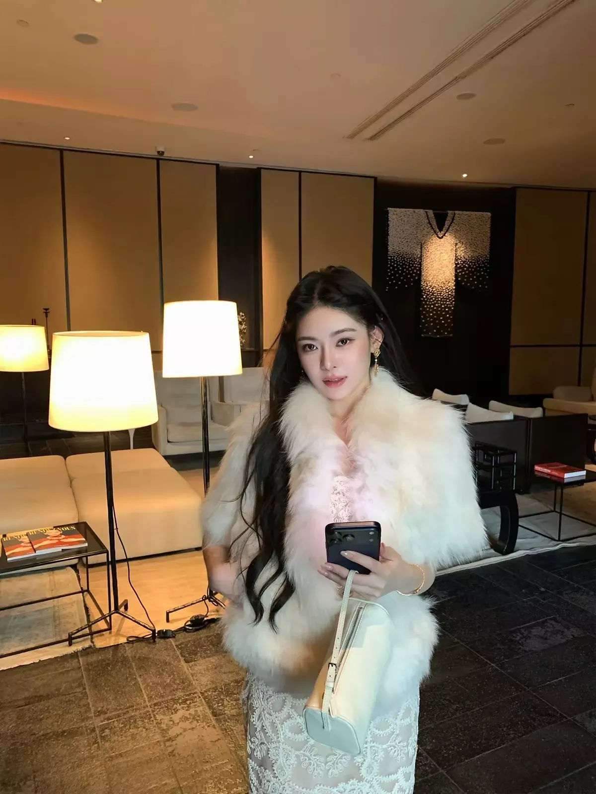 펜디 폭스 퍼 니트 카라 여성용 모피 재킷 상세 이미지 14