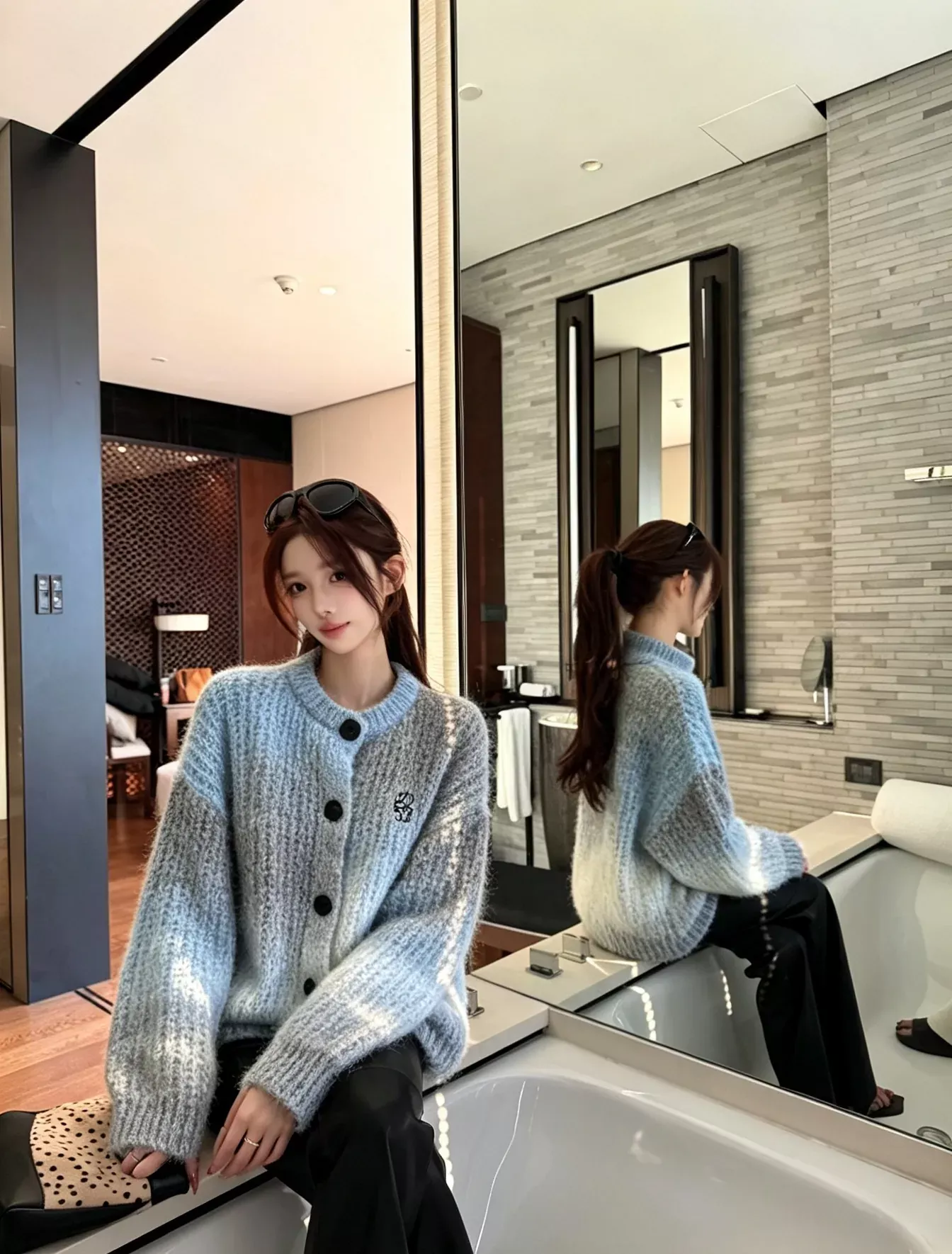 로에베 그라데이션 모헤어 혼방 여성용 긴소매 가디건 상세 이미지 11
