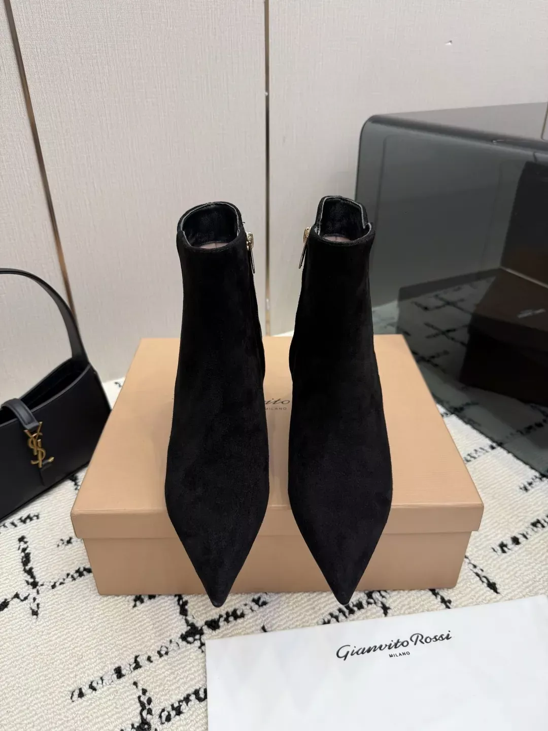 지안비토로시 스웨이드 포인티드 힐 여성용 앵클 부츠 상세 이미지 1