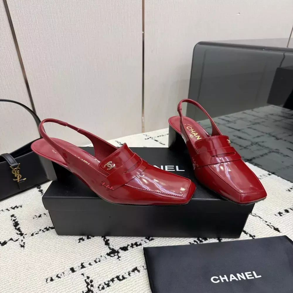 샤넬 사각 코 광택 가죽 여성용 펌프스 슬링백