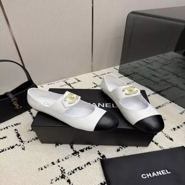 샤넬 더블 C 장식 양가죽 여성용 플랫슈즈