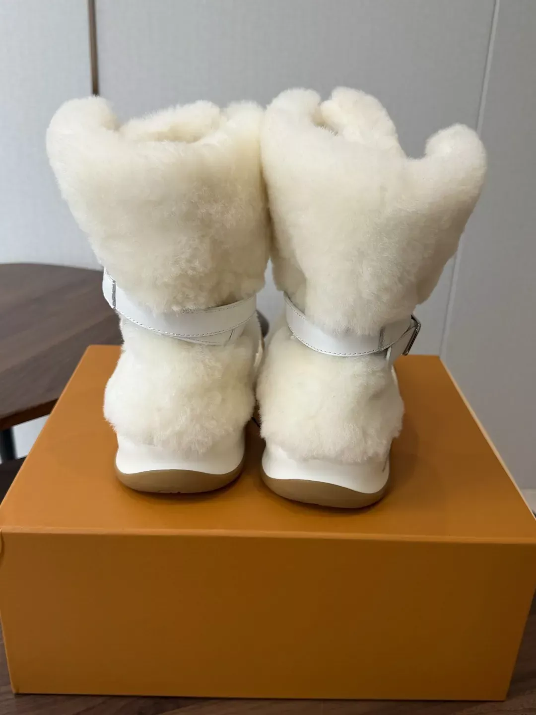 루이비통 양모 안감 스웨이드 여성용 레이스 하이탑 상세 이미지 8