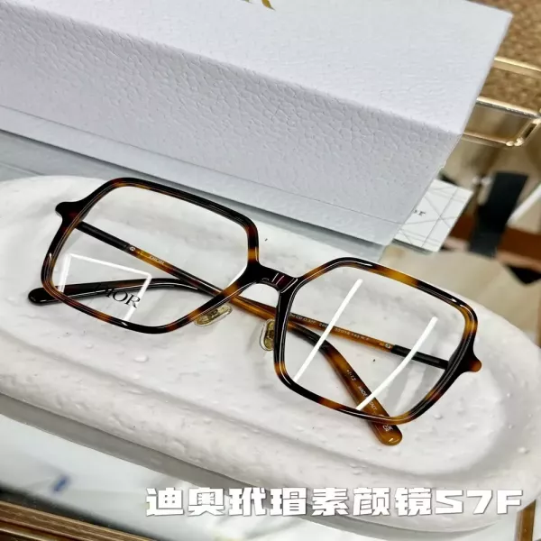 디올 판재 소재 클래식 스퀘어 프레임