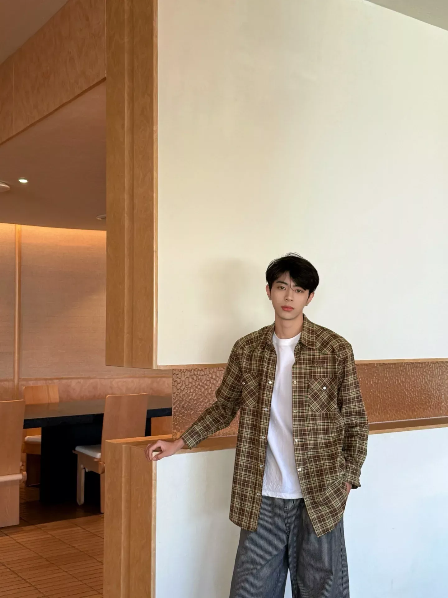 미우미우 체크 코튼 오버핏 남녀공용 긴소매 셔츠 상세 이미지 10