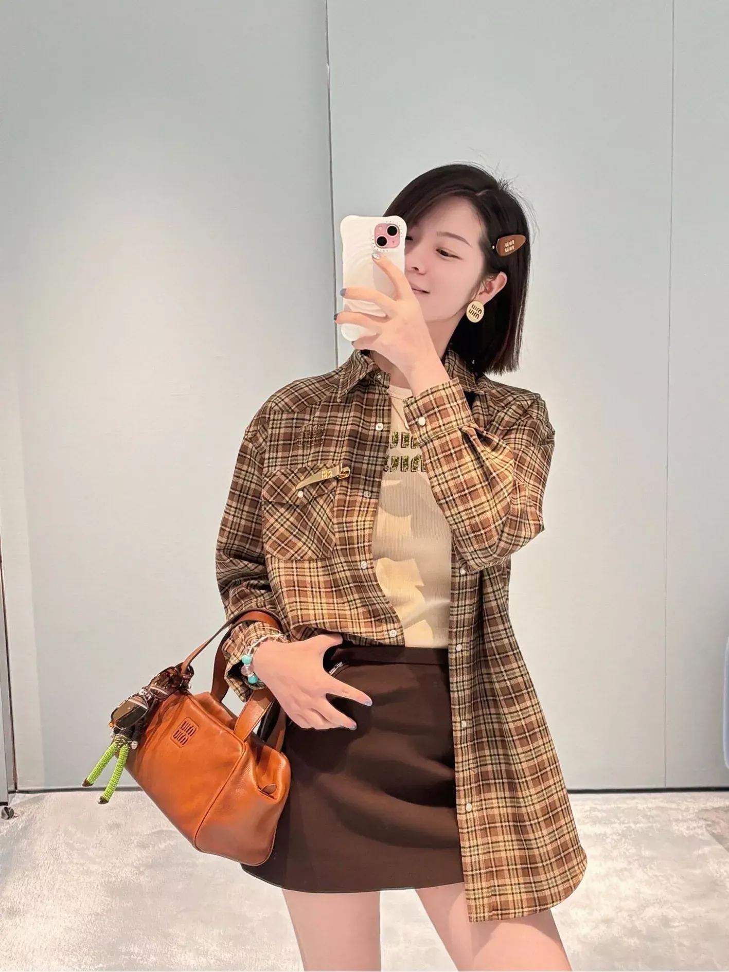 미우미우 체크 코튼 오버핏 남녀공용 긴소매 셔츠 상세 이미지 20