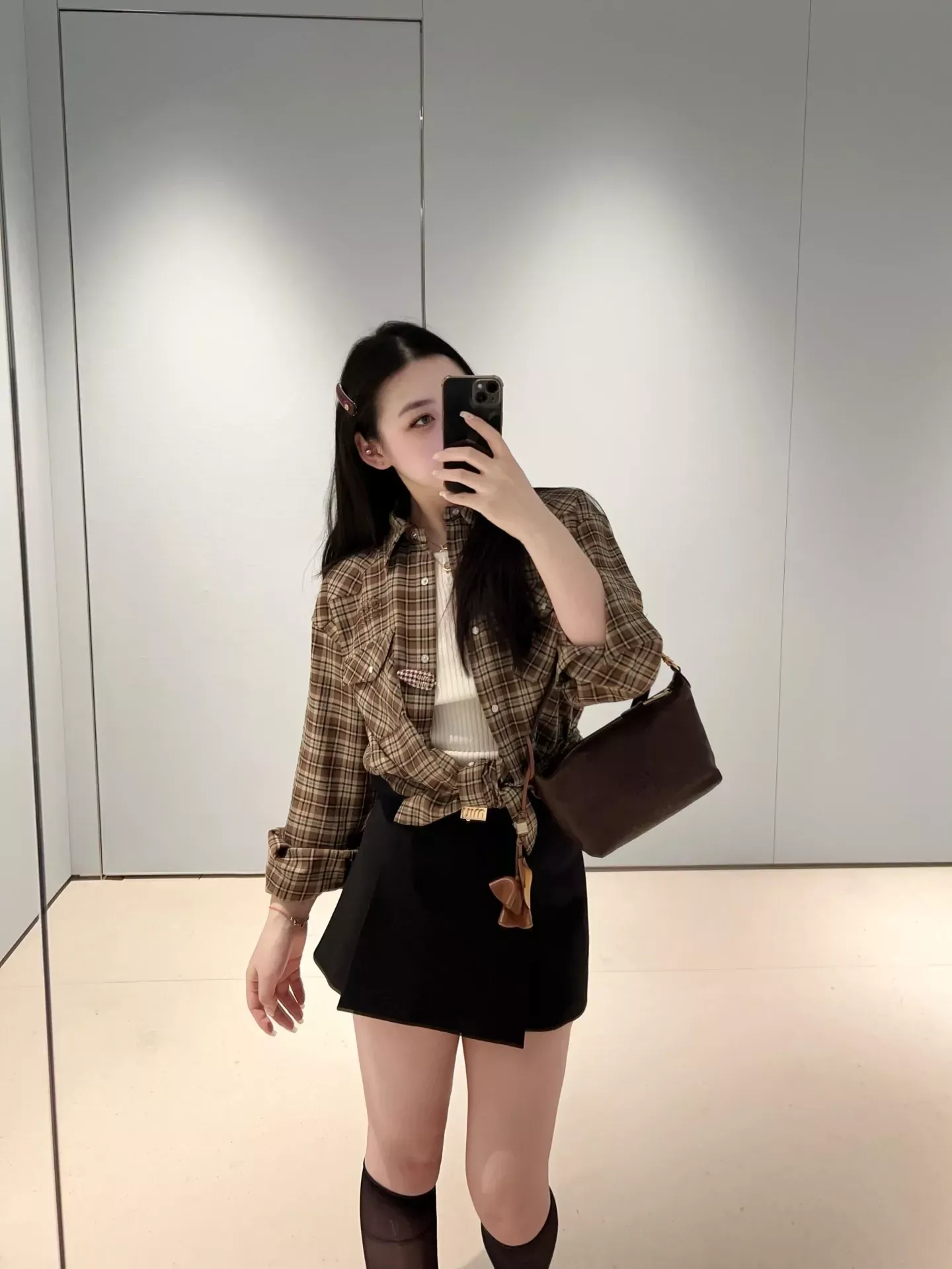 미우미우 체크 코튼 오버핏 남녀공용 긴소매 셔츠 상세 이미지 22