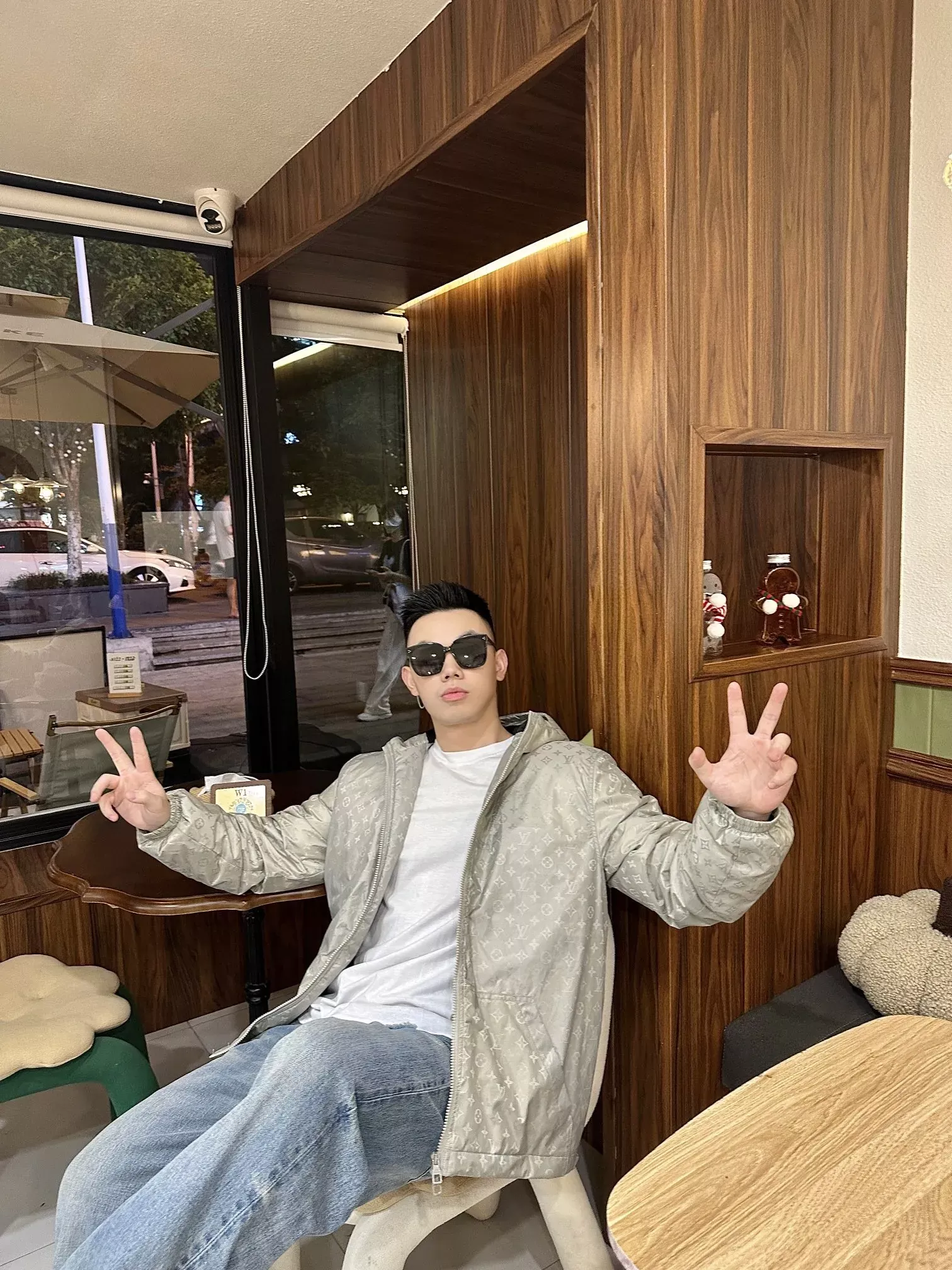 루이비통 모노그램 프린트 쇼트 패딩 남녀공용 쇼트 패딩 상세 이미지 10