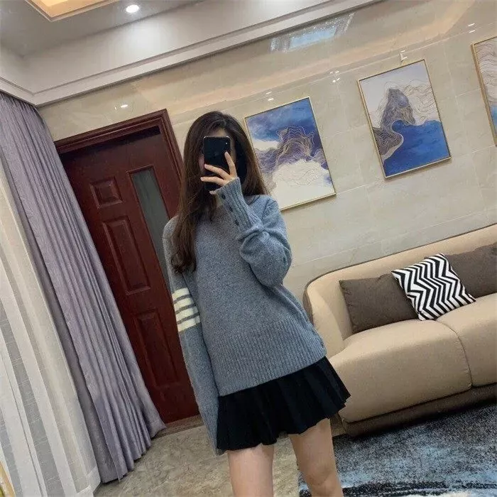 톰브라운 삼선 포인트 라운드 여성용 긴소매 니트 상세 이미지 63