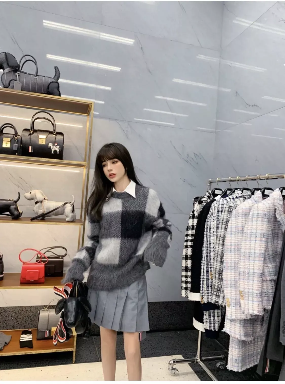 톰브라운 체크 모헤어 루즈핏 남녀공용 긴소매 니트 상세 이미지 37