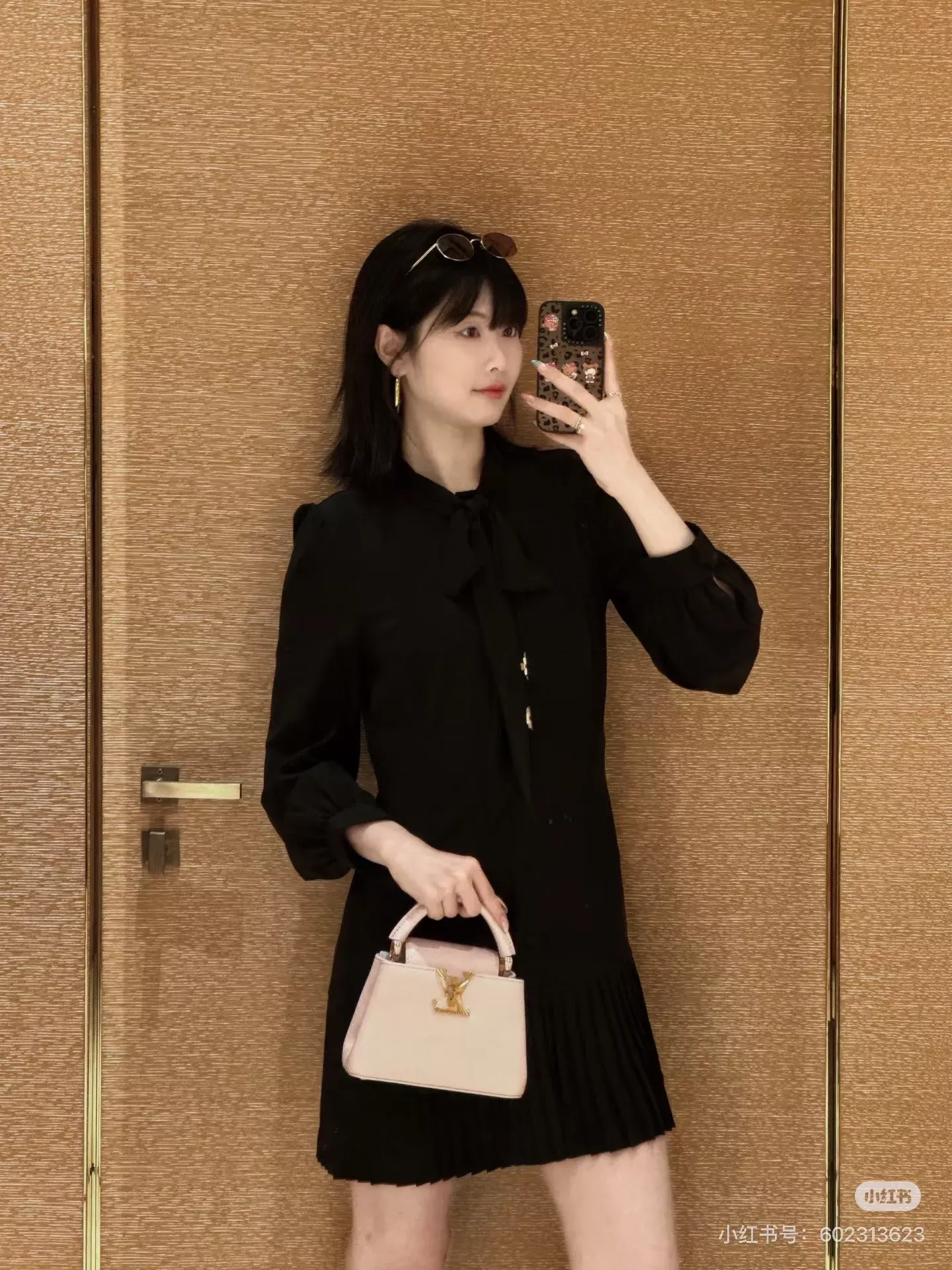 루이비통 타이넥 플리츠 여성용 원피스 상세 이미지 14