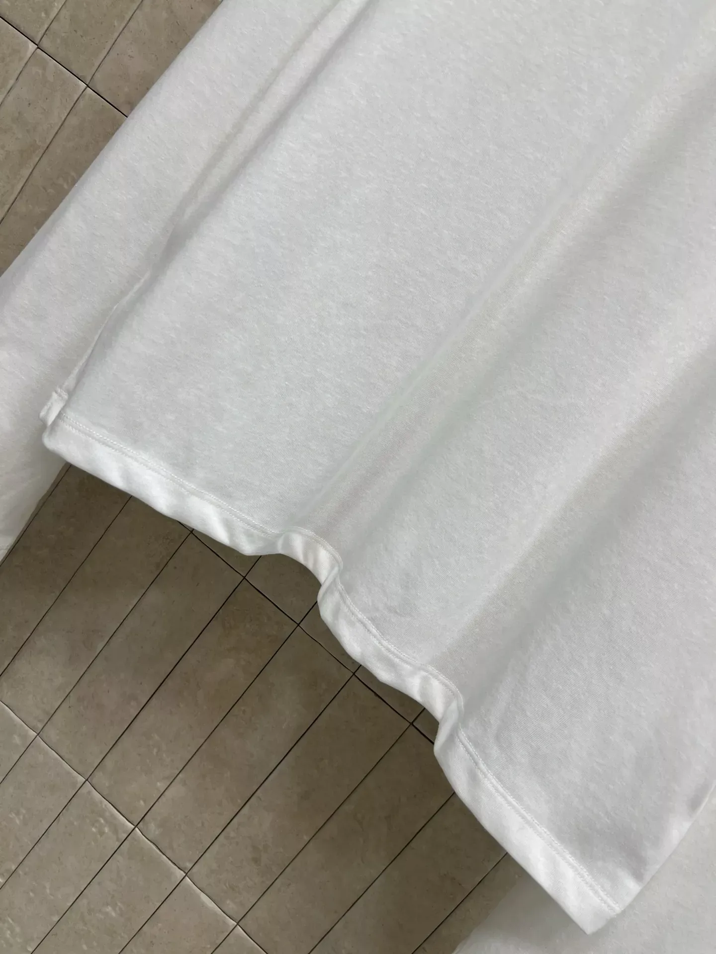 프라다 삼각 로고 코튼 여성용 긴소매 티셔츠 상세 이미지 4