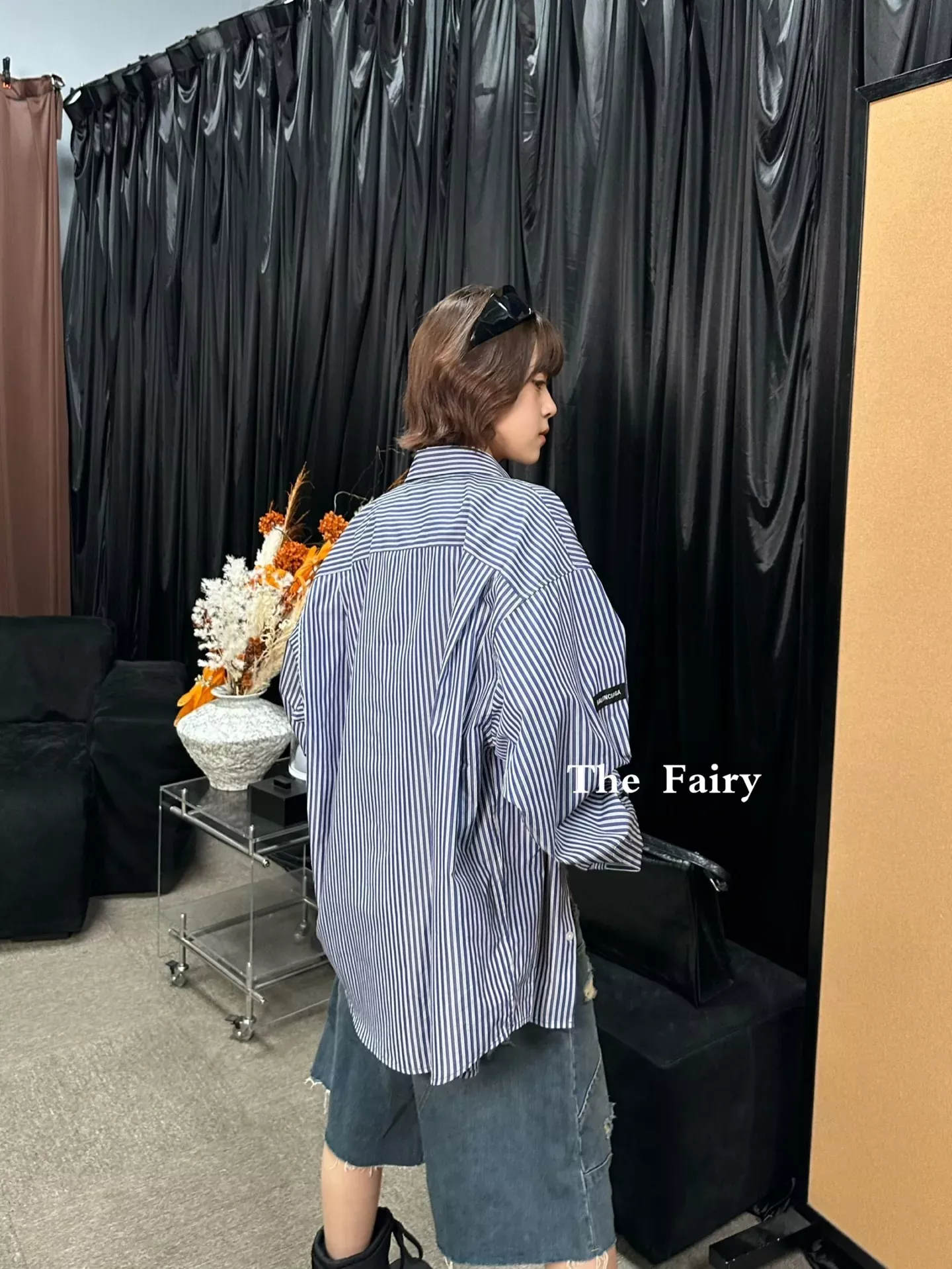 발렌시아가 스트라이프 오버핏 남녀공용 긴소매 셔츠 상세 이미지 18