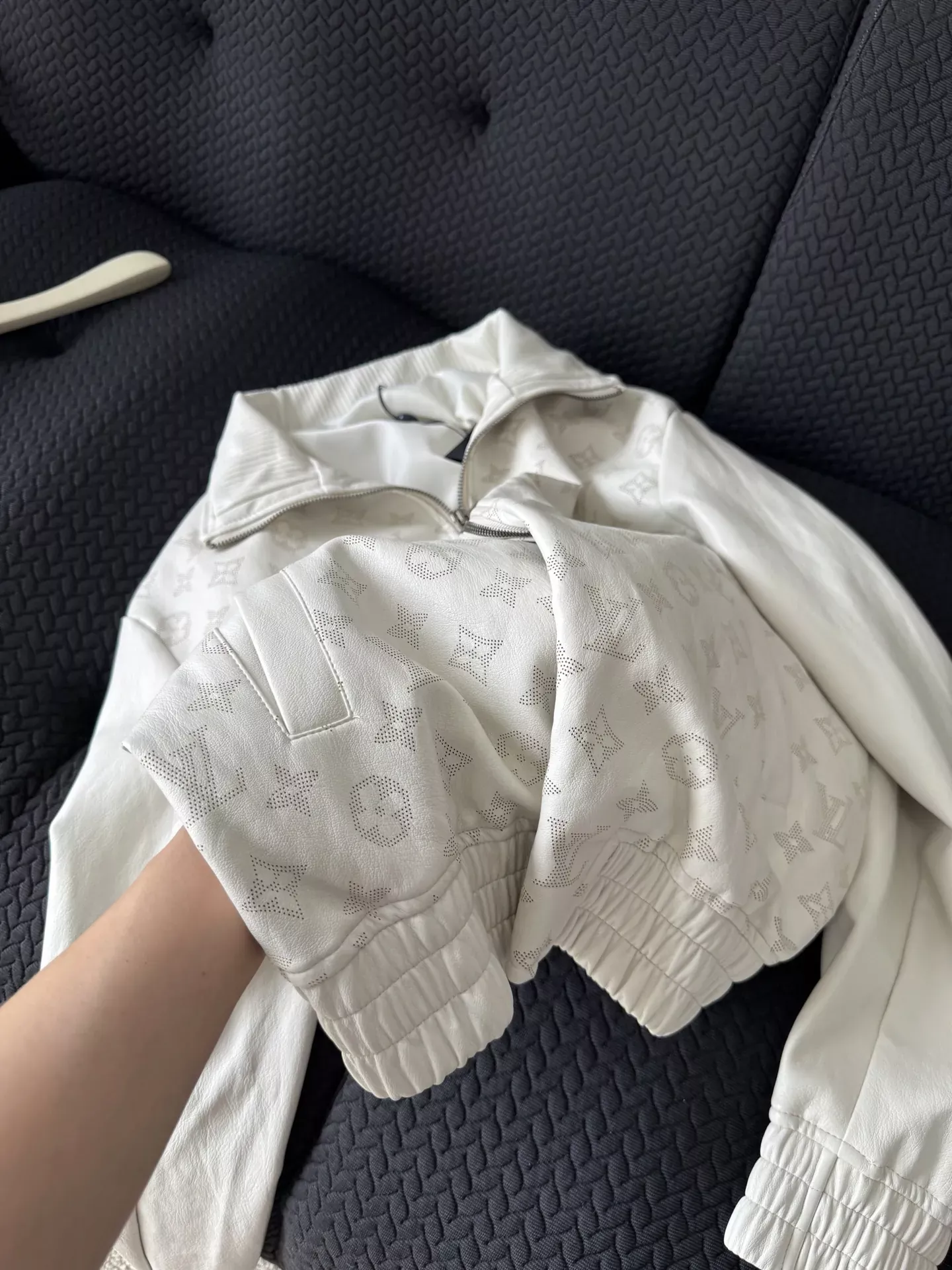 루이비통 암패턴 양가죽 스탠드칼라 남녀공용 가죽 재킷 상세 이미지 26