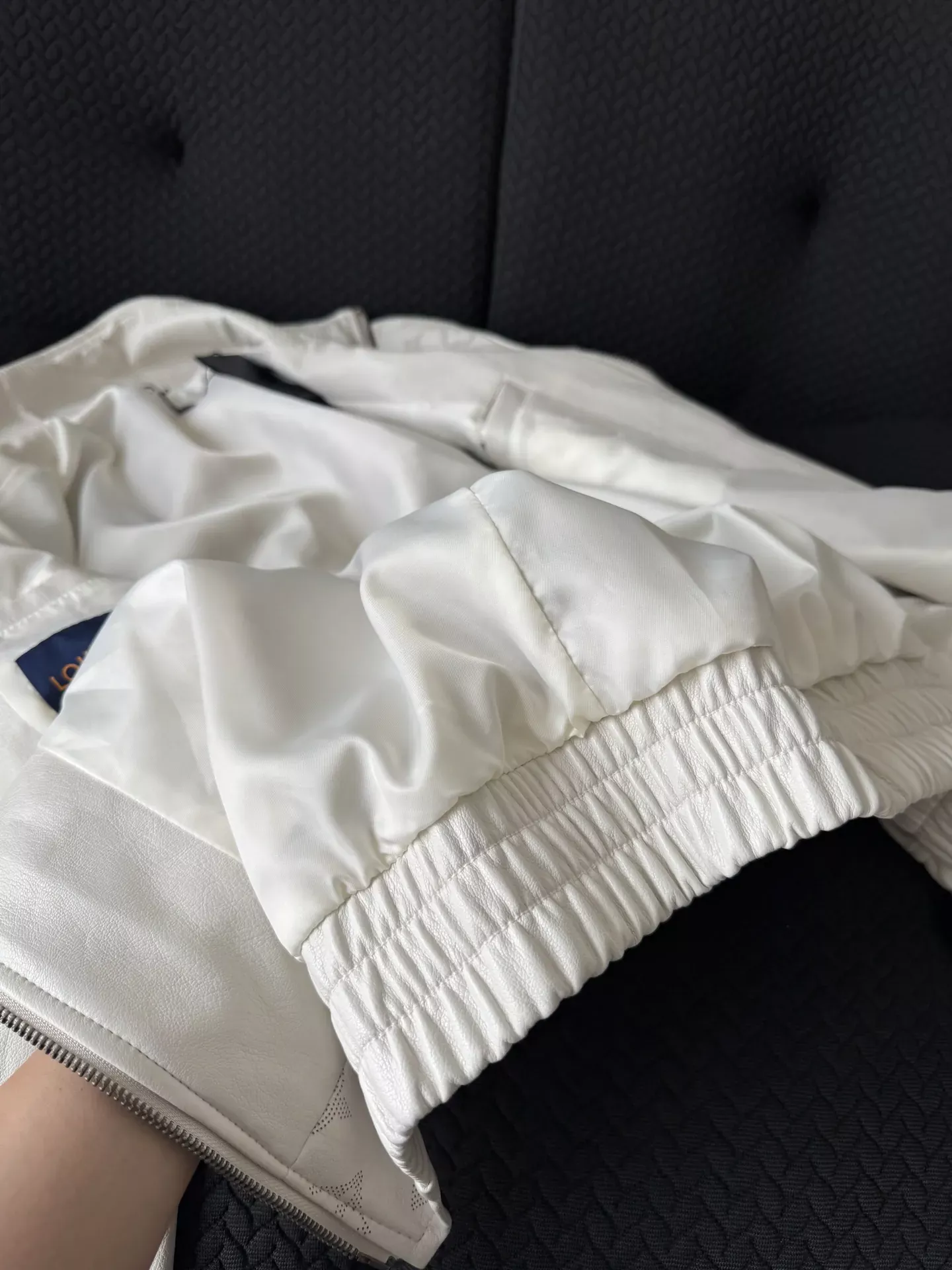 루이비통 암패턴 양가죽 스탠드칼라 남녀공용 가죽 재킷 상세 이미지 39