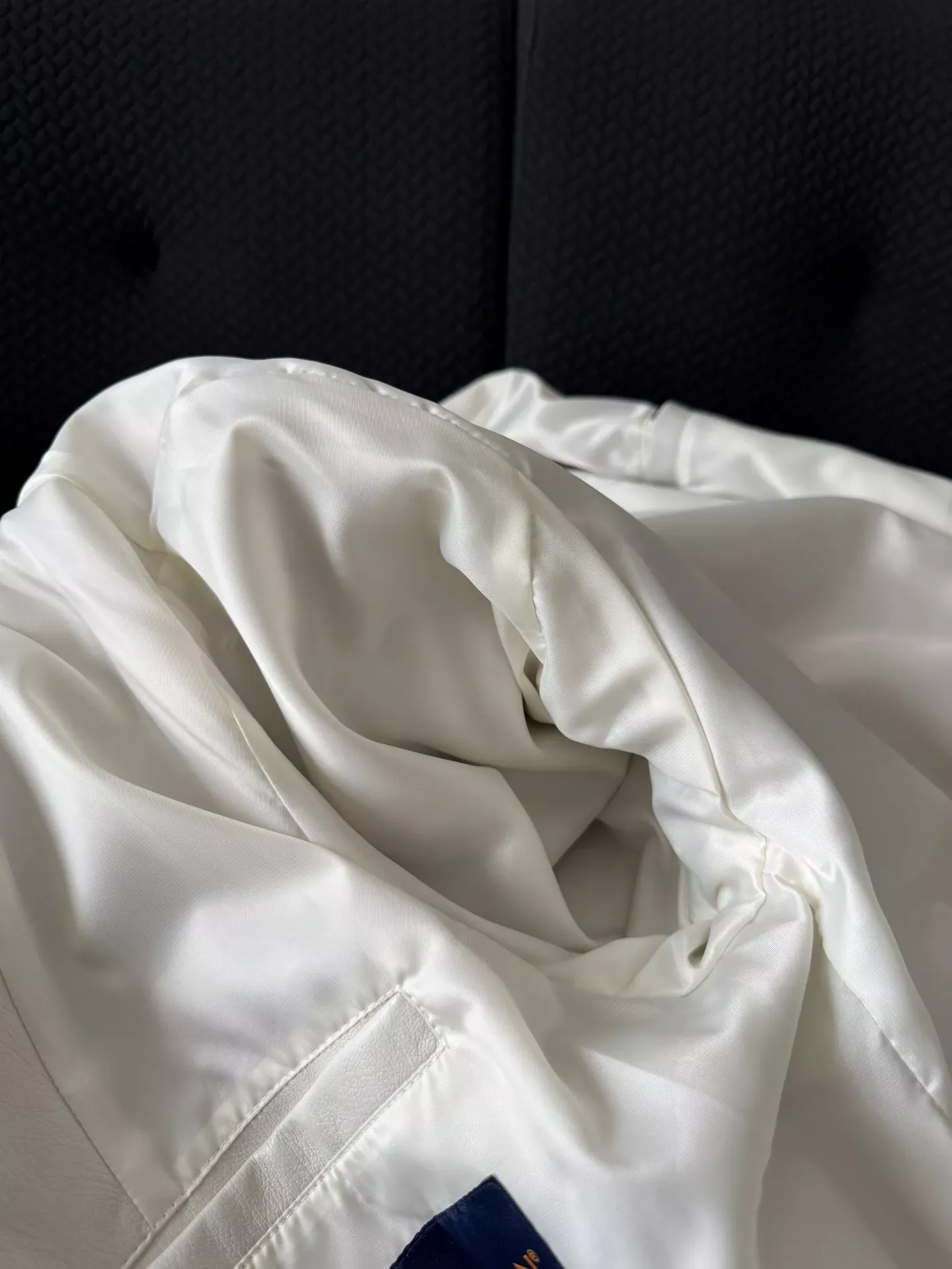루이비통 암패턴 양가죽 스탠드칼라 남녀공용 가죽 재킷 상세 이미지 40
