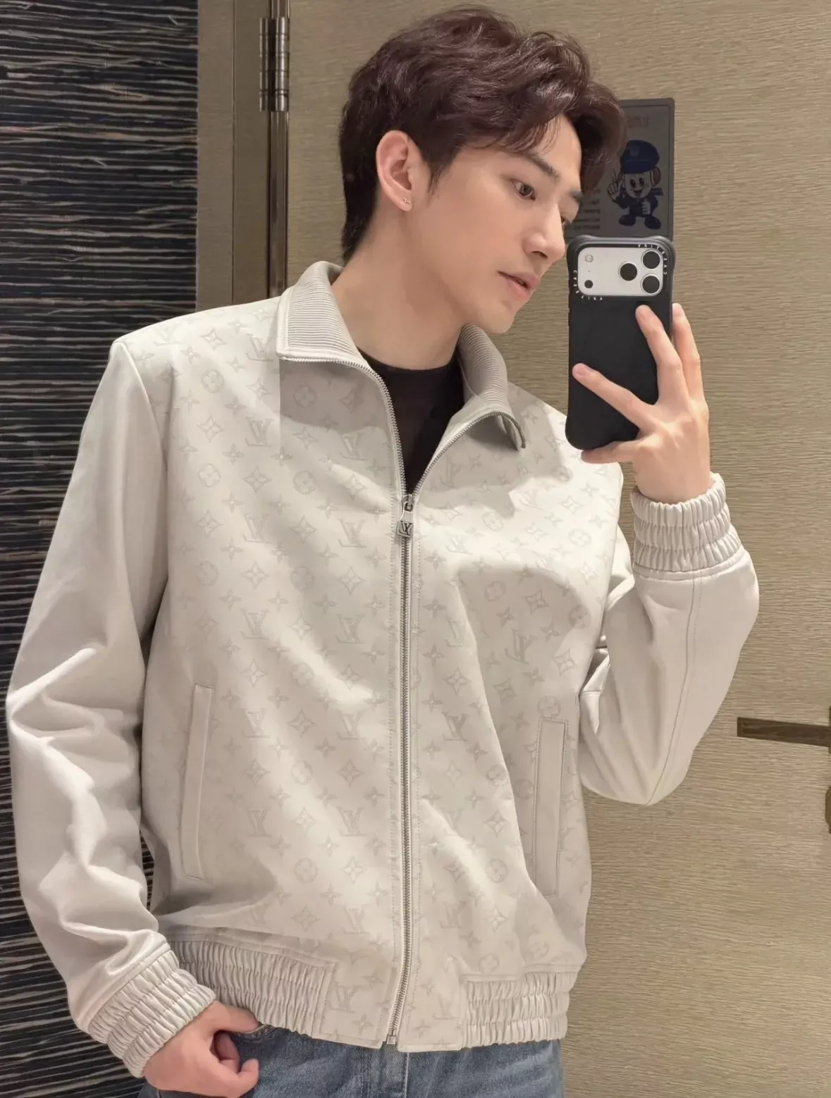 루이비통 암패턴 양가죽 스탠드칼라 남녀공용 가죽 재킷 상세 이미지 56