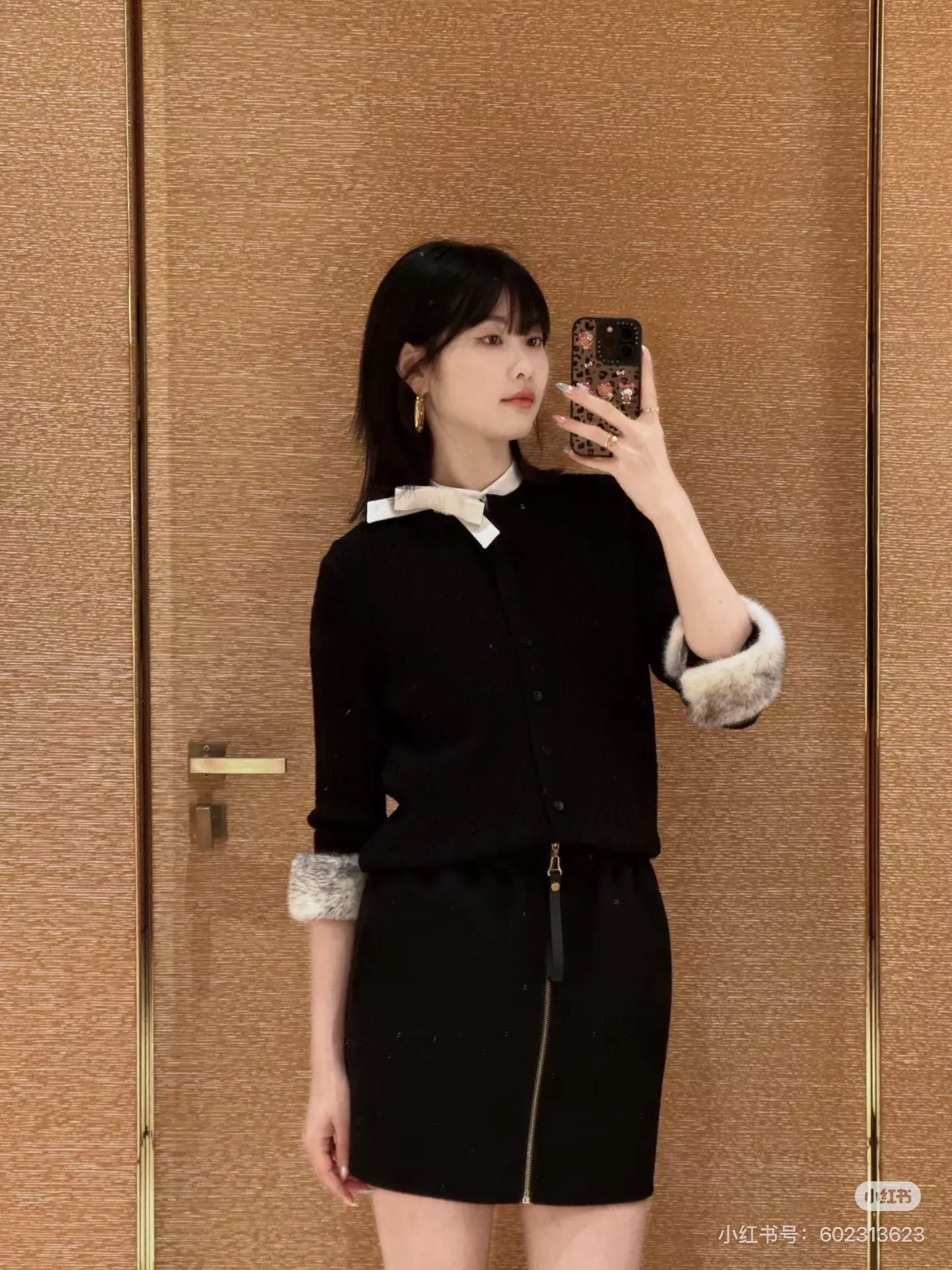 루이비통 리본 장식 배색 칼라 여성용 민소매 셔츠 상세 이미지 19