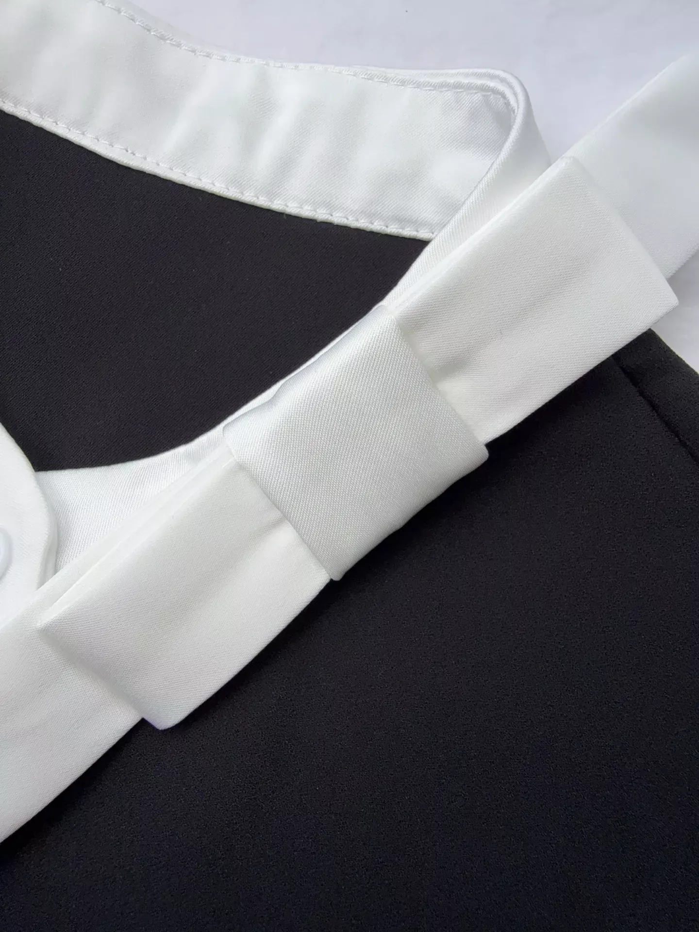 루이비통 리본 장식 배색 칼라 여성용 민소매 셔츠 상세 이미지 7