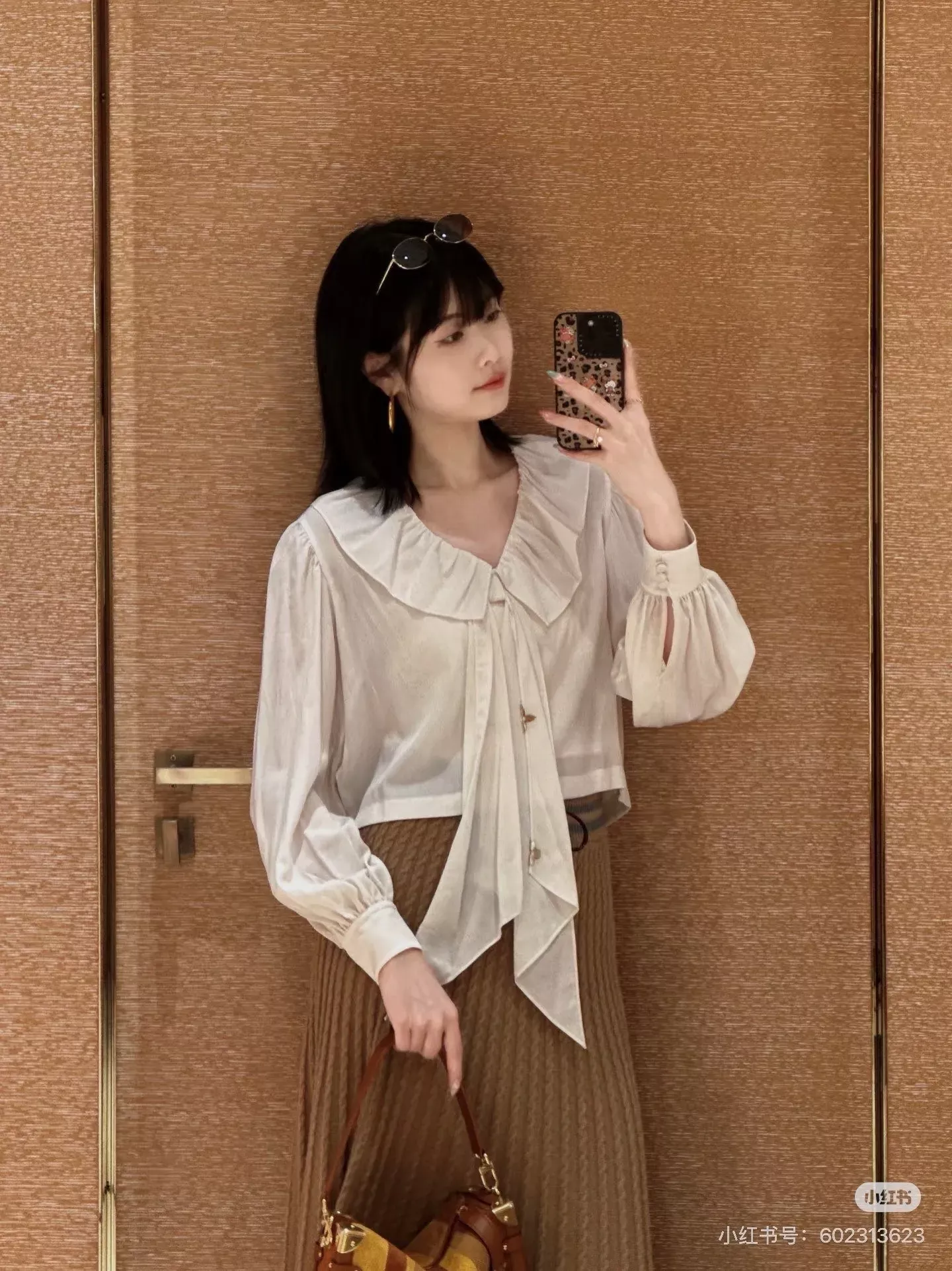 루이비통 새틴 플리츠 소매 여성용 긴소매 블라우스 상세 이미지 18