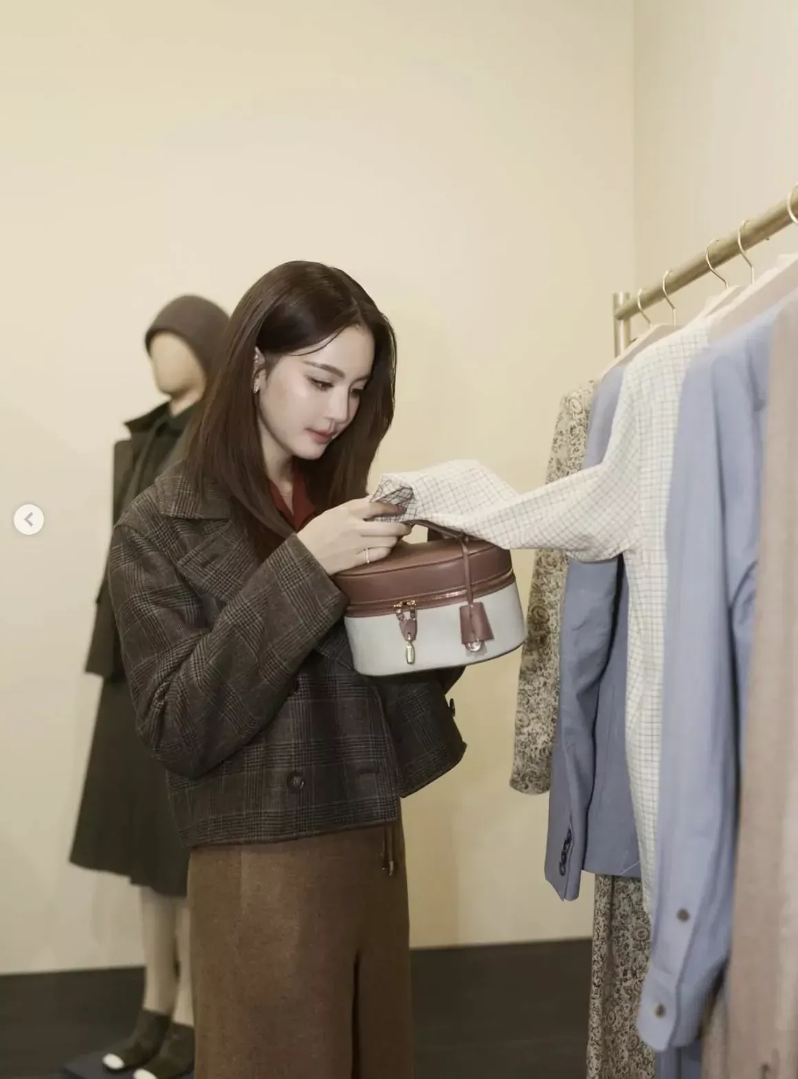 로로피아나 체크 울 실크 혼방 여성용 쇼트 코트 상세 이미지 17