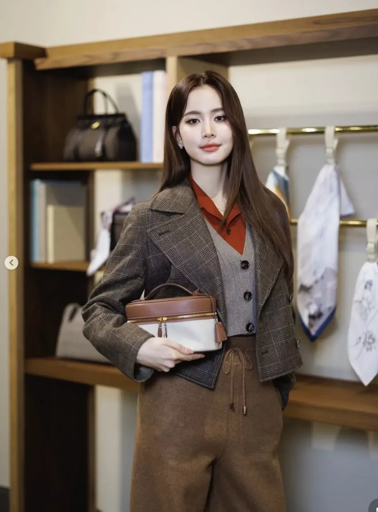 로로피아나 체크 울 실크 혼방 여성용 쇼트 코트 상세 이미지 18